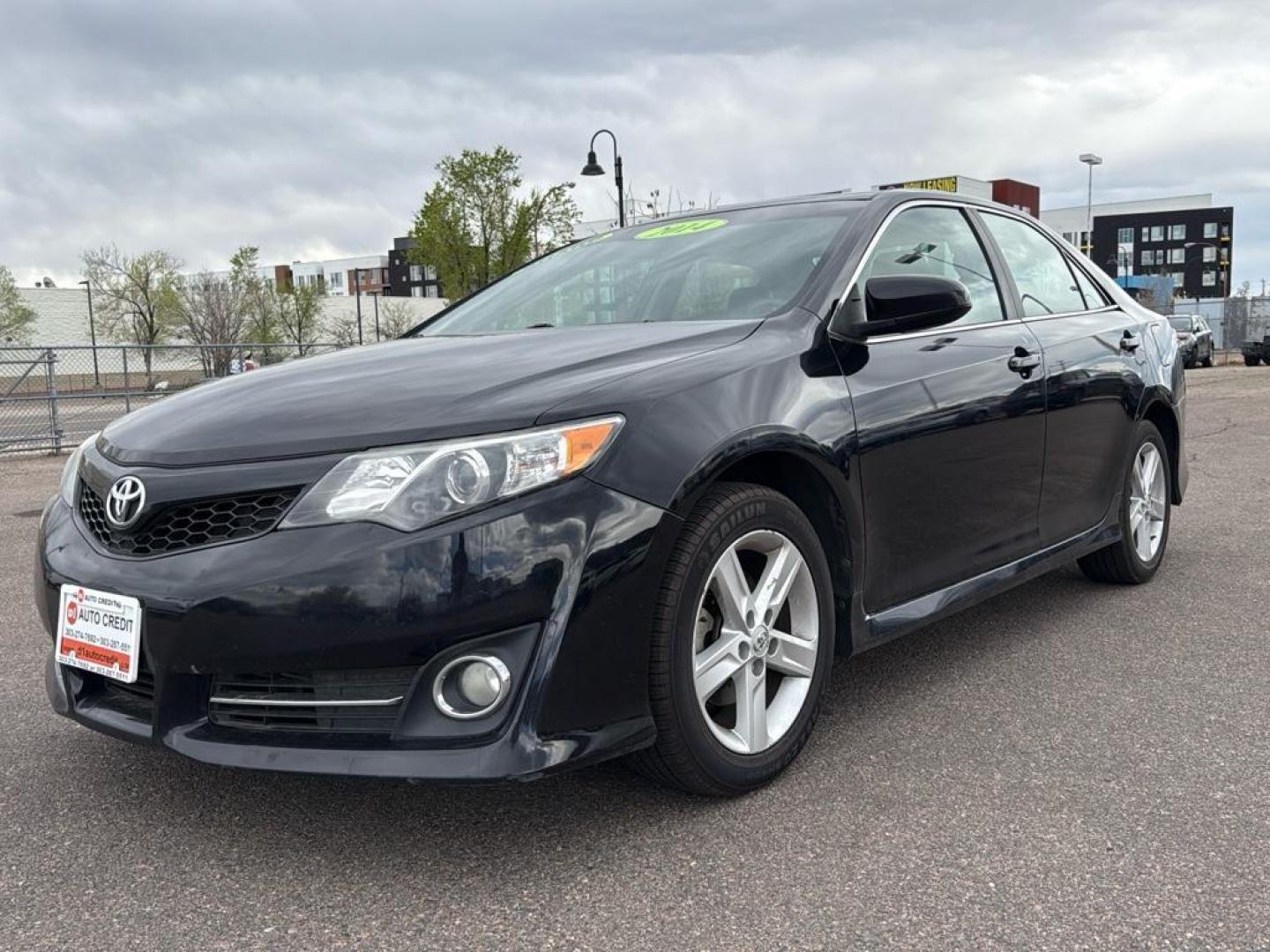 2014 BLACK Toyota Camry SE (4T1BF1FK5EU) with an 4 Cyl, 2.5L engine, Automatic transmission, located at 10890 W. Colfax Ave., Lakewood, CO, 80215, (303) 274-7692, 39.739914, -105.120132 - Photo#0