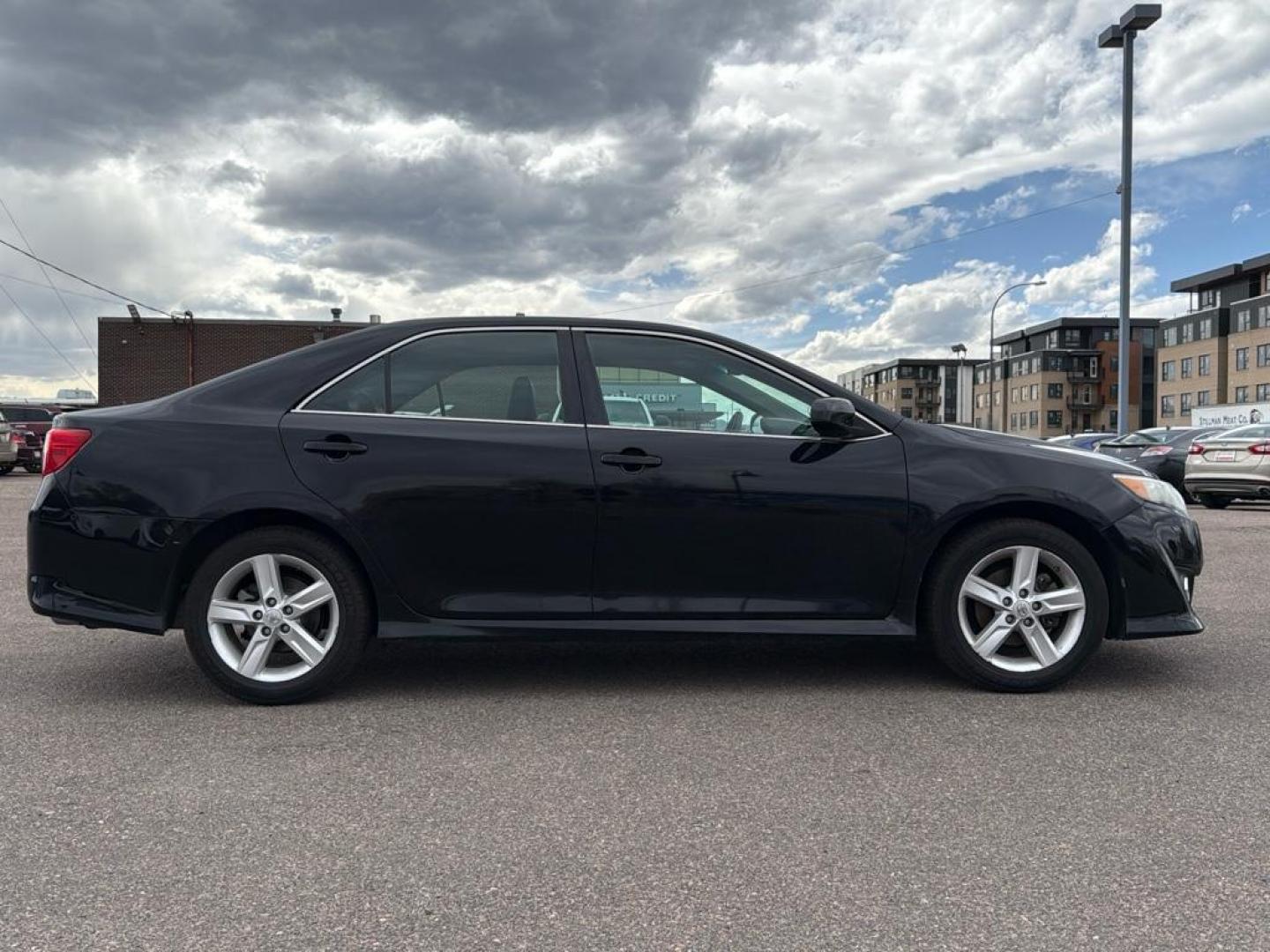 2014 BLACK Toyota Camry SE (4T1BF1FK5EU) with an 4 Cyl, 2.5L engine, Automatic transmission, located at 10890 W. Colfax Ave., Lakewood, CO, 80215, (303) 274-7692, 39.739914, -105.120132 - Photo#3