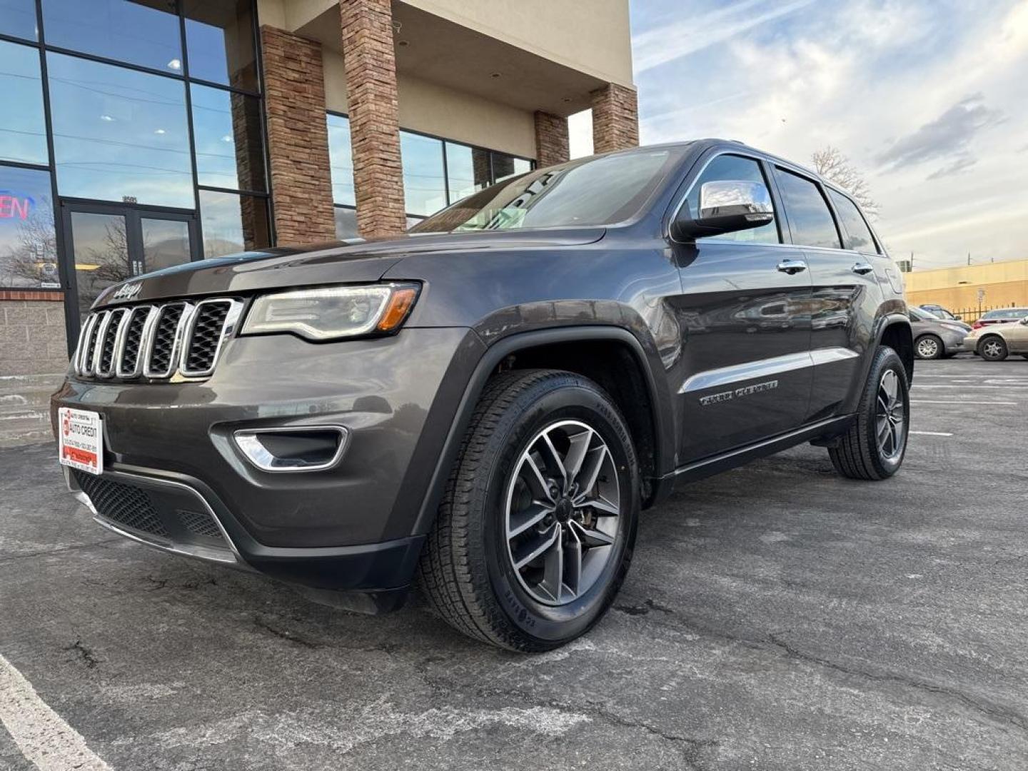 2018 GRAY Jeep Grand Cherokee LIMITED 4WD (1C4RJFBG2JC) with an V6, 3.6L engine, Automatic transmission, located at 10890 W. Colfax Ave., Lakewood, CO, 80215, (303) 274-7692, 39.739914, -105.120132 - Photo#36
