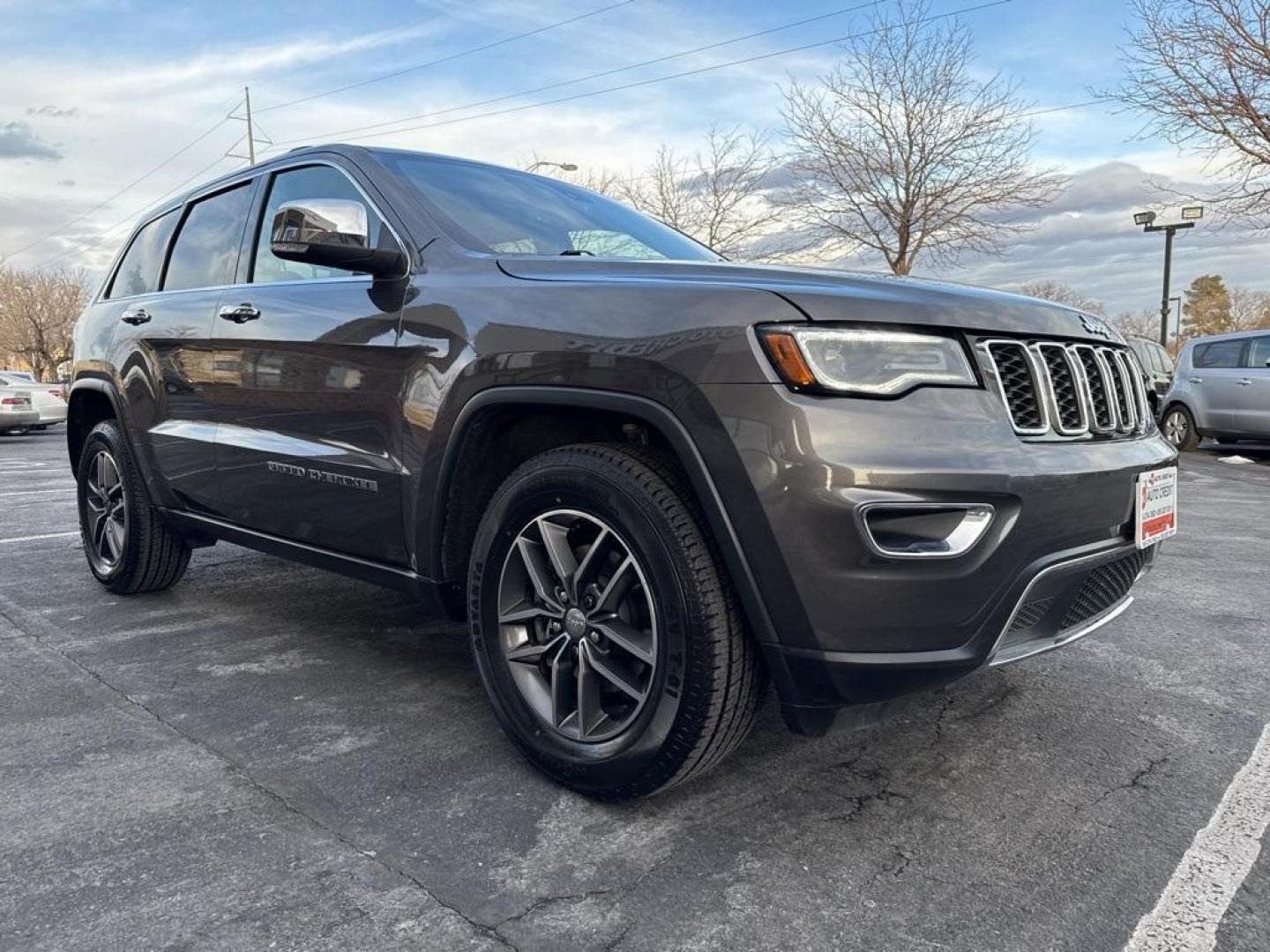 2018 GRAY Jeep Grand Cherokee LIMITED 4WD (1C4RJFBG2JC) with an V6, 3.6L engine, Automatic transmission, located at 10890 W. Colfax Ave., Lakewood, CO, 80215, (303) 274-7692, 39.739914, -105.120132 - Photo#38