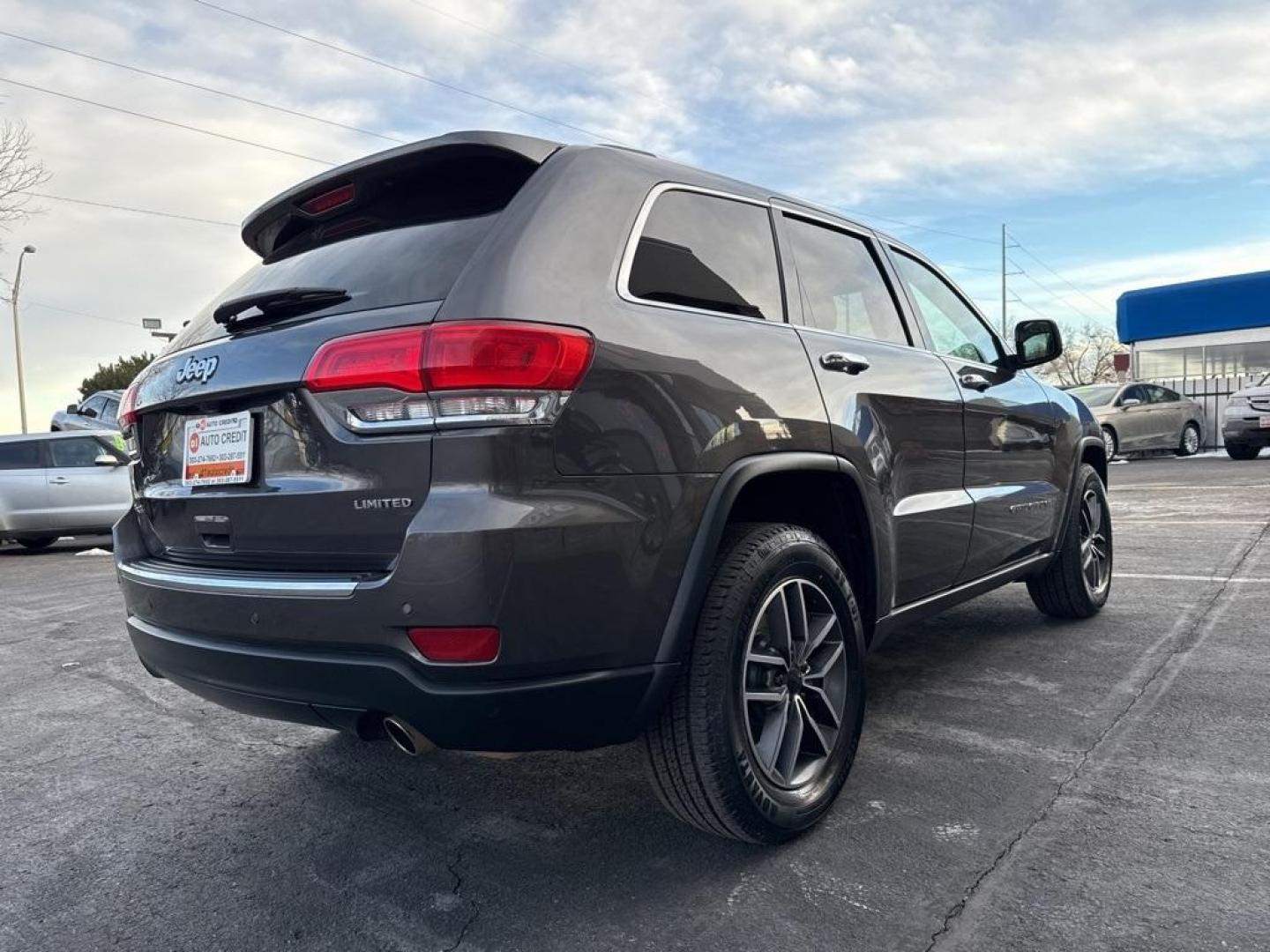 2018 GRAY Jeep Grand Cherokee LIMITED 4WD (1C4RJFBG2JC) with an V6, 3.6L engine, Automatic transmission, located at 10890 W. Colfax Ave., Lakewood, CO, 80215, (303) 274-7692, 39.739914, -105.120132 - Photo#40