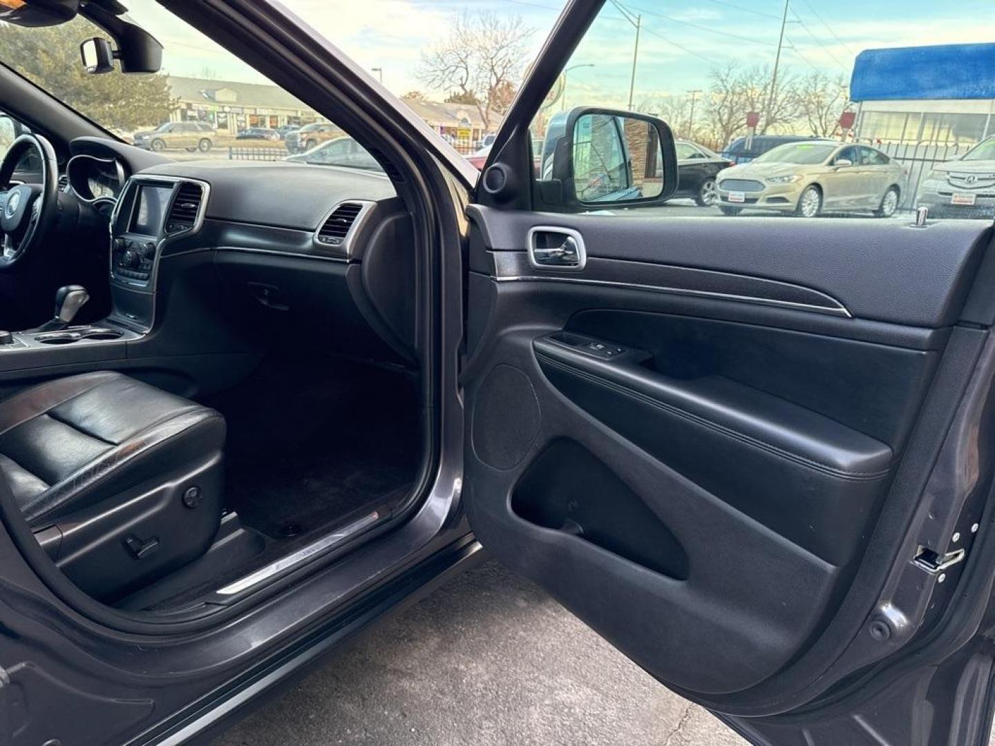 2018 GRAY Jeep Grand Cherokee LIMITED 4WD (1C4RJFBG2JC) with an V6, 3.6L engine, Automatic transmission, located at 10890 W. Colfax Ave., Lakewood, CO, 80215, (303) 274-7692, 39.739914, -105.120132 - Photo#63