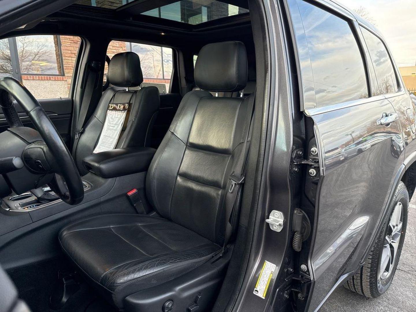 2018 GRAY Jeep Grand Cherokee LIMITED 4WD (1C4RJFBG2JC) with an V6, 3.6L engine, Automatic transmission, located at 10890 W. Colfax Ave., Lakewood, CO, 80215, (303) 274-7692, 39.739914, -105.120132 - Photo#8