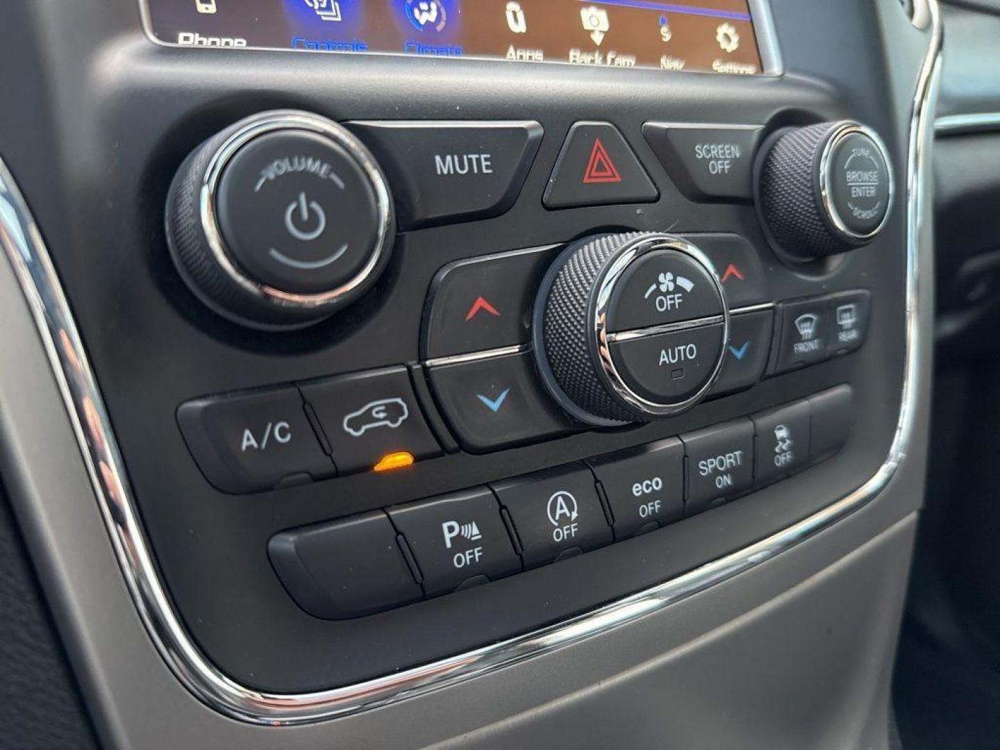 2018 GRAY Jeep Grand Cherokee LIMITED 4WD (1C4RJFBG2JC) with an V6, 3.6L engine, Automatic transmission, located at 10890 W. Colfax Ave., Lakewood, CO, 80215, (303) 274-7692, 39.739914, -105.120132 - Photo#19