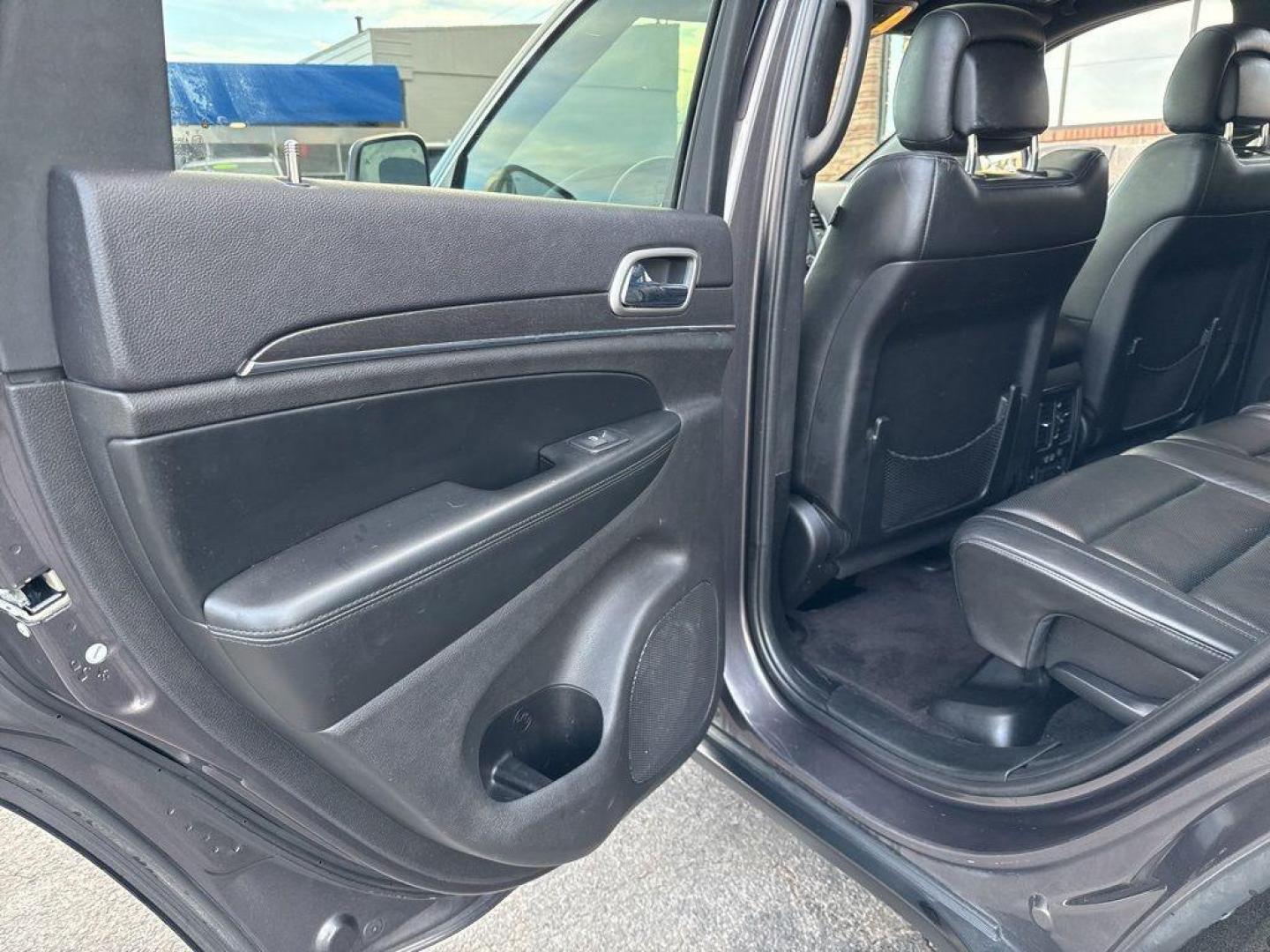 2018 GRAY Jeep Grand Cherokee LIMITED 4WD (1C4RJFBG2JC) with an V6, 3.6L engine, Automatic transmission, located at 10890 W. Colfax Ave., Lakewood, CO, 80215, (303) 274-7692, 39.739914, -105.120132 - Photo#25