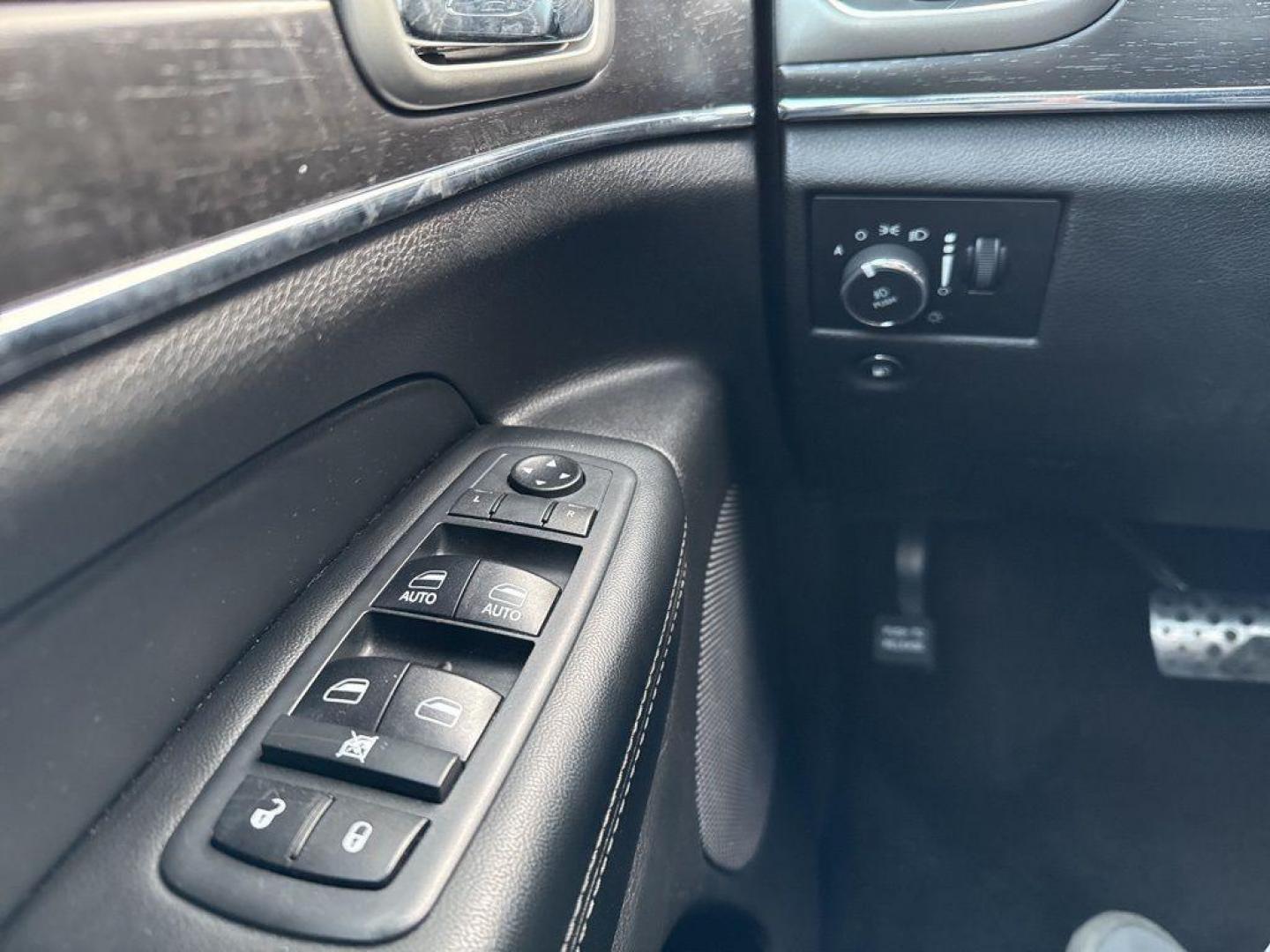 2018 GRAY Jeep Grand Cherokee LIMITED 4WD (1C4RJFBG2JC) with an V6, 3.6L engine, Automatic transmission, located at 10890 W. Colfax Ave., Lakewood, CO, 80215, (303) 274-7692, 39.739914, -105.120132 - Photo#33