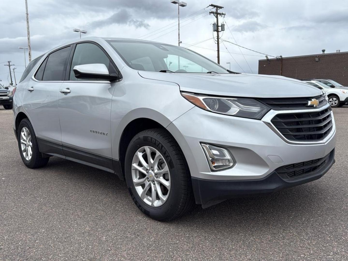 2020 SILVER Chevrolet Equinox LT (1LT) (2GNAXUEV4L6) with an 4 Cyl, 1.5L engine, Automatic transmission, located at 10890 W. Colfax Ave., Lakewood, CO, 80215, (303) 274-7692, 39.739914, -105.120132 - <b>Summary</b><br>Apple/ Android Carplay, Fully Serviced And Ready For Colorado! Non smoker,<br><br><b>Vehicle Details</b><br>Experience the perfect blend of style, efficiency, and versatility with this impressive 2020 Chevrolet Equinox LT (1LT)! This dynamic SUV is ready to elevate your driving exp - Photo#2