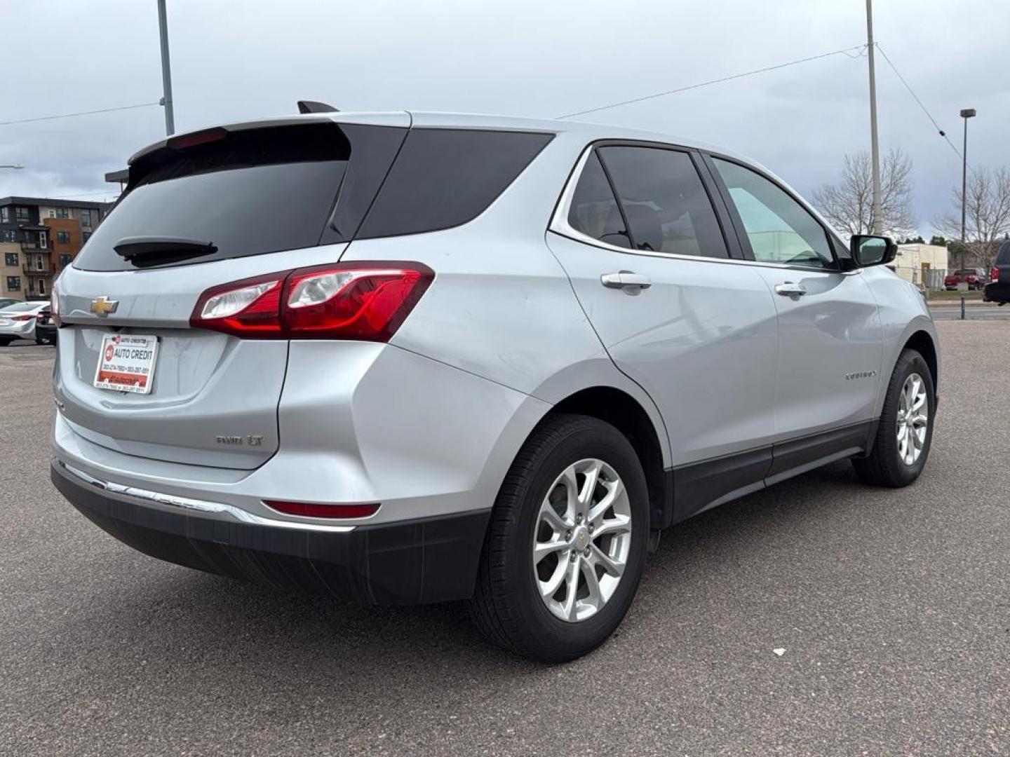 2020 SILVER Chevrolet Equinox LT (1LT) (2GNAXUEV4L6) with an 4 Cyl, 1.5L engine, Automatic transmission, located at 10890 W. Colfax Ave., Lakewood, CO, 80215, (303) 274-7692, 39.739914, -105.120132 - <b>Summary</b><br>Apple/ Android Carplay, Fully Serviced And Ready For Colorado! Non smoker,<br><br><b>Vehicle Details</b><br>Experience the perfect blend of style, efficiency, and versatility with this impressive 2020 Chevrolet Equinox LT (1LT)! This dynamic SUV is ready to elevate your driving exp - Photo#4