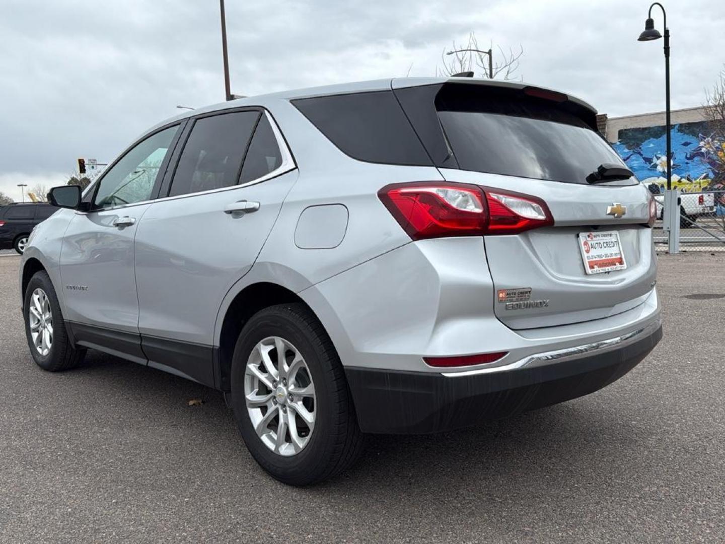 2020 SILVER Chevrolet Equinox LT (1LT) (2GNAXUEV4L6) with an 4 Cyl, 1.5L engine, Automatic transmission, located at 10890 W. Colfax Ave., Lakewood, CO, 80215, (303) 274-7692, 39.739914, -105.120132 - <b>Summary</b><br>Apple/ Android Carplay, Fully Serviced And Ready For Colorado! Non smoker,<br><br><b>Vehicle Details</b><br>Experience the perfect blend of style, efficiency, and versatility with this impressive 2020 Chevrolet Equinox LT (1LT)! This dynamic SUV is ready to elevate your driving exp - Photo#6