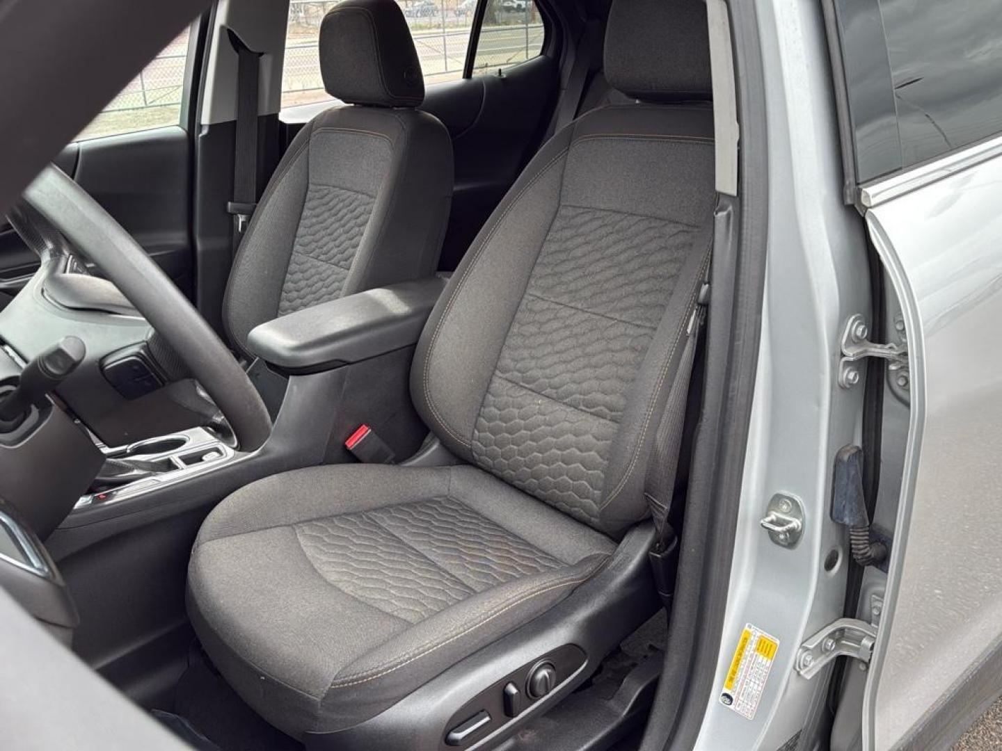 2020 SILVER Chevrolet Equinox LT (1LT) (2GNAXUEV4L6) with an 4 Cyl, 1.5L engine, Automatic transmission, located at 10890 W. Colfax Ave., Lakewood, CO, 80215, (303) 274-7692, 39.739914, -105.120132 - <b>Summary</b><br>Apple/ Android Carplay, Fully Serviced And Ready For Colorado! Non smoker,<br><br><b>Vehicle Details</b><br>Experience the perfect blend of style, efficiency, and versatility with this impressive 2020 Chevrolet Equinox LT (1LT)! This dynamic SUV is ready to elevate your driving exp - Photo#9