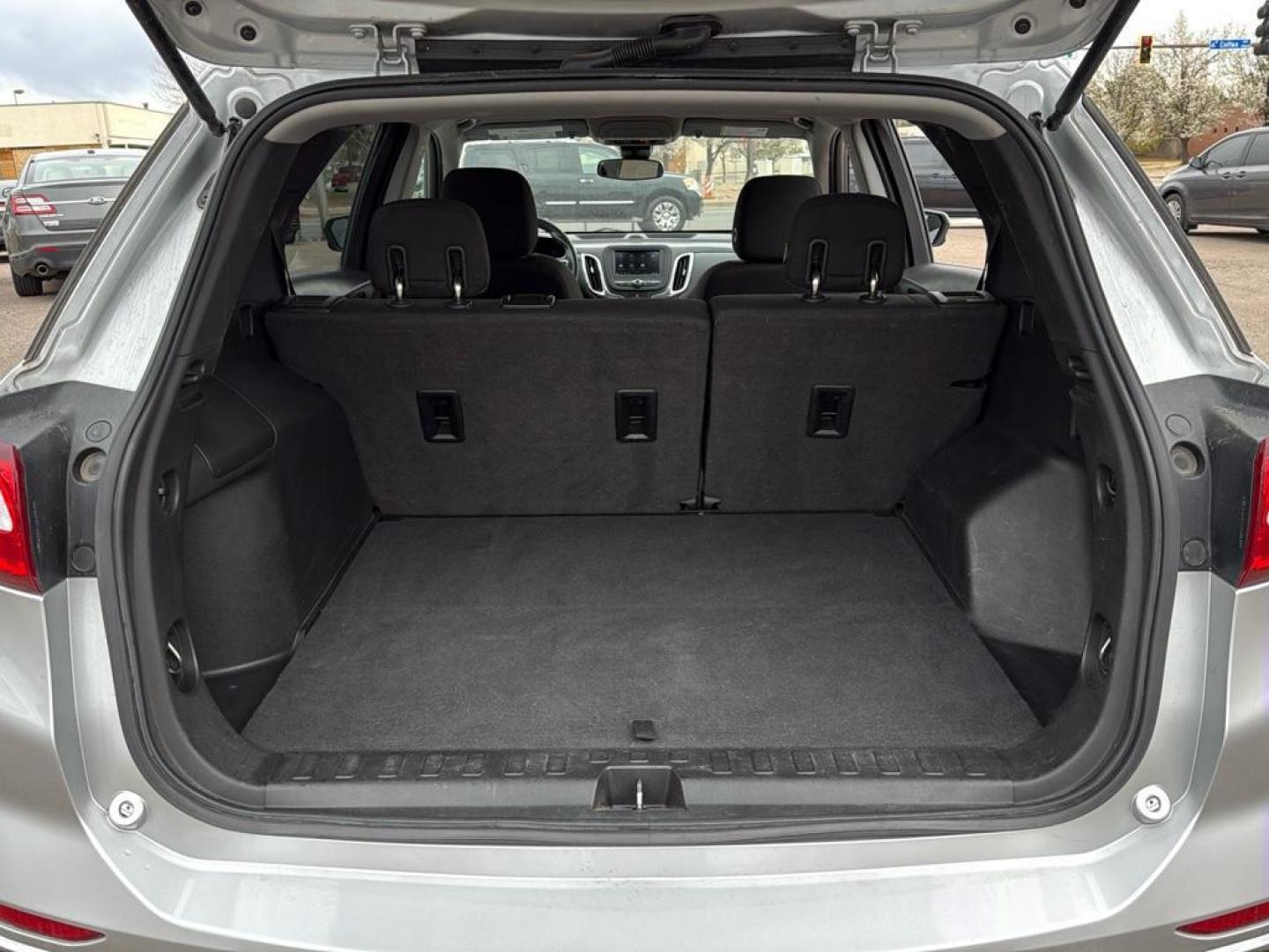 2020 SILVER Chevrolet Equinox LT (1LT) (2GNAXUEV4L6) with an 4 Cyl, 1.5L engine, Automatic transmission, located at 10890 W. Colfax Ave., Lakewood, CO, 80215, (303) 274-7692, 39.739914, -105.120132 - <b>Summary</b><br>Apple/ Android Carplay, Fully Serviced And Ready For Colorado! Non smoker,<br><br><b>Vehicle Details</b><br>Experience the perfect blend of style, efficiency, and versatility with this impressive 2020 Chevrolet Equinox LT (1LT)! This dynamic SUV is ready to elevate your driving exp - Photo#12