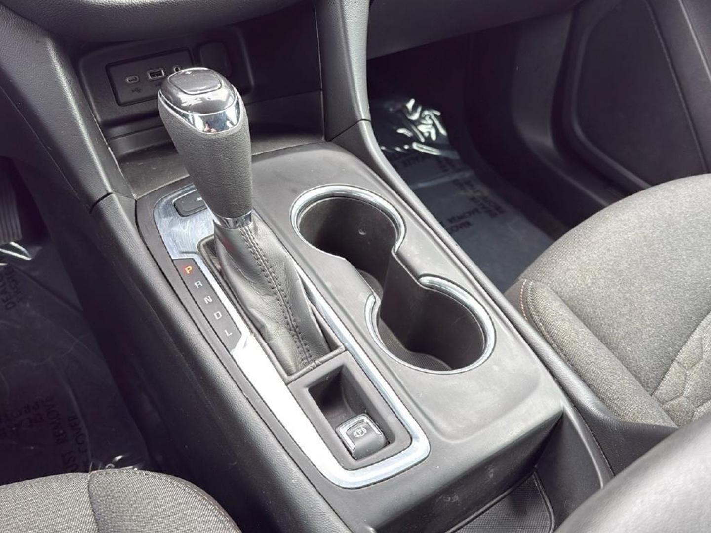 2020 SILVER Chevrolet Equinox LT (1LT) (2GNAXUEV4L6) with an 4 Cyl, 1.5L engine, Automatic transmission, located at 10890 W. Colfax Ave., Lakewood, CO, 80215, (303) 274-7692, 39.739914, -105.120132 - <b>Summary</b><br>Apple/ Android Carplay, Fully Serviced And Ready For Colorado! Non smoker,<br><br><b>Vehicle Details</b><br>Experience the perfect blend of style, efficiency, and versatility with this impressive 2020 Chevrolet Equinox LT (1LT)! This dynamic SUV is ready to elevate your driving exp - Photo#18