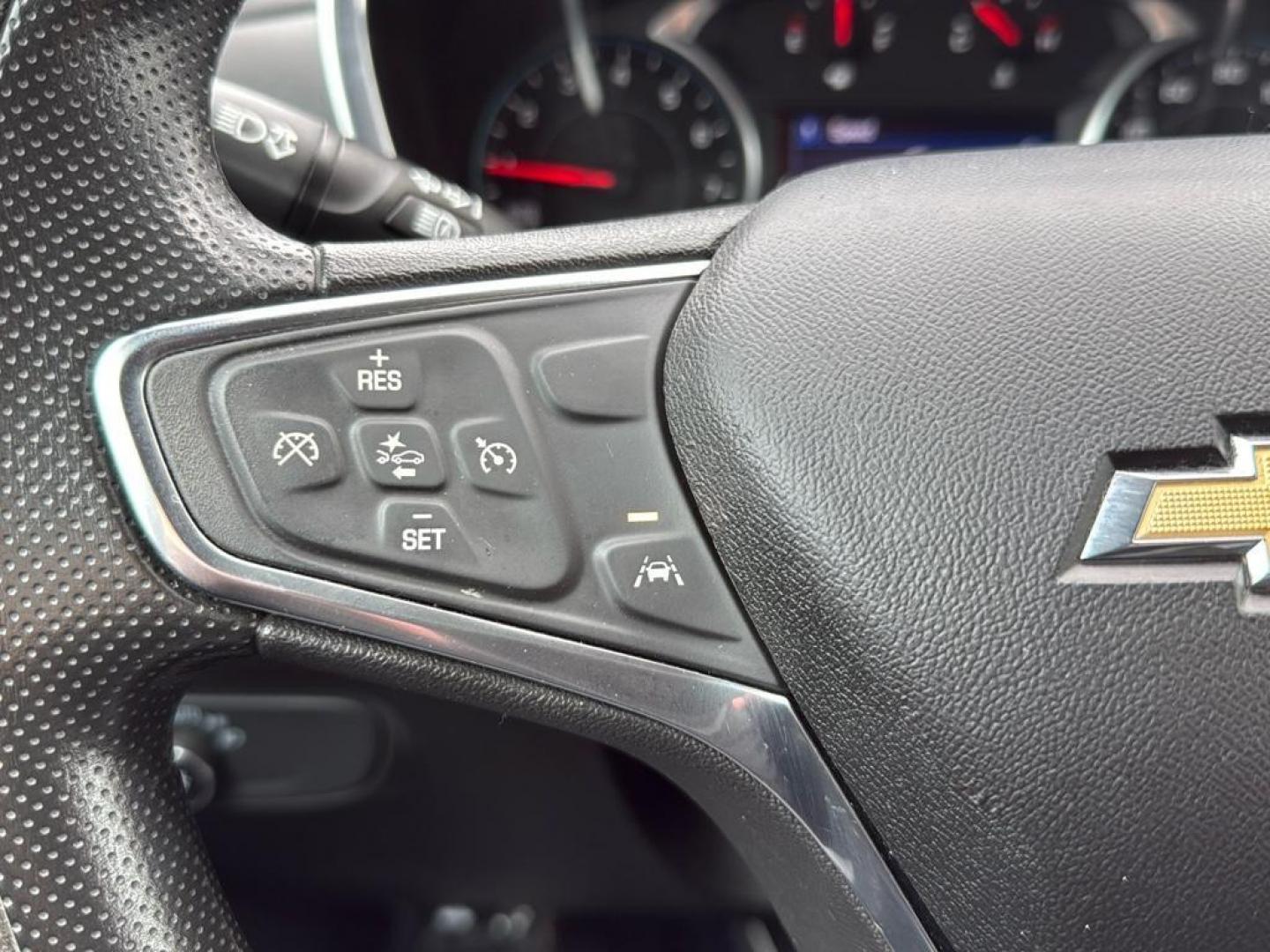 2020 SILVER Chevrolet Equinox LT (1LT) (2GNAXUEV4L6) with an 4 Cyl, 1.5L engine, Automatic transmission, located at 10890 W. Colfax Ave., Lakewood, CO, 80215, (303) 274-7692, 39.739914, -105.120132 - <b>Summary</b><br>Apple/ Android Carplay, Fully Serviced And Ready For Colorado! Non smoker,<br><br><b>Vehicle Details</b><br>Experience the perfect blend of style, efficiency, and versatility with this impressive 2020 Chevrolet Equinox LT (1LT)! This dynamic SUV is ready to elevate your driving exp - Photo#22