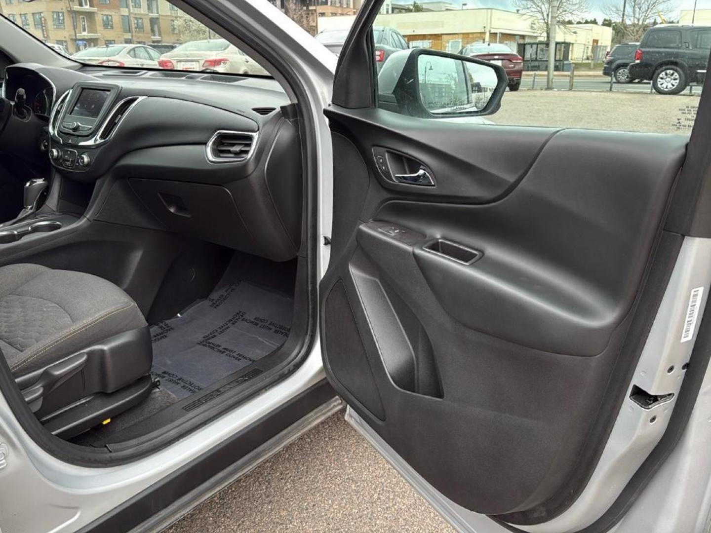 2020 SILVER Chevrolet Equinox LT (1LT) (2GNAXUEV4L6) with an 4 Cyl, 1.5L engine, Automatic transmission, located at 10890 W. Colfax Ave., Lakewood, CO, 80215, (303) 274-7692, 39.739914, -105.120132 - <b>Summary</b><br>Apple/ Android Carplay, Fully Serviced And Ready For Colorado! Non smoker,<br><br><b>Vehicle Details</b><br>Experience the perfect blend of style, efficiency, and versatility with this impressive 2020 Chevrolet Equinox LT (1LT)! This dynamic SUV is ready to elevate your driving exp - Photo#27