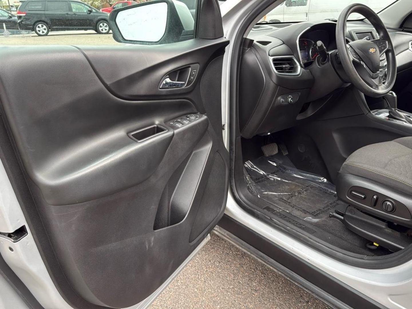 2020 SILVER Chevrolet Equinox LT (1LT) (2GNAXUEV4L6) with an 4 Cyl, 1.5L engine, Automatic transmission, located at 10890 W. Colfax Ave., Lakewood, CO, 80215, (303) 274-7692, 39.739914, -105.120132 - <b>Summary</b><br>Apple/ Android Carplay, Fully Serviced And Ready For Colorado! Non smoker,<br><br><b>Vehicle Details</b><br>Experience the perfect blend of style, efficiency, and versatility with this impressive 2020 Chevrolet Equinox LT (1LT)! This dynamic SUV is ready to elevate your driving exp - Photo#30