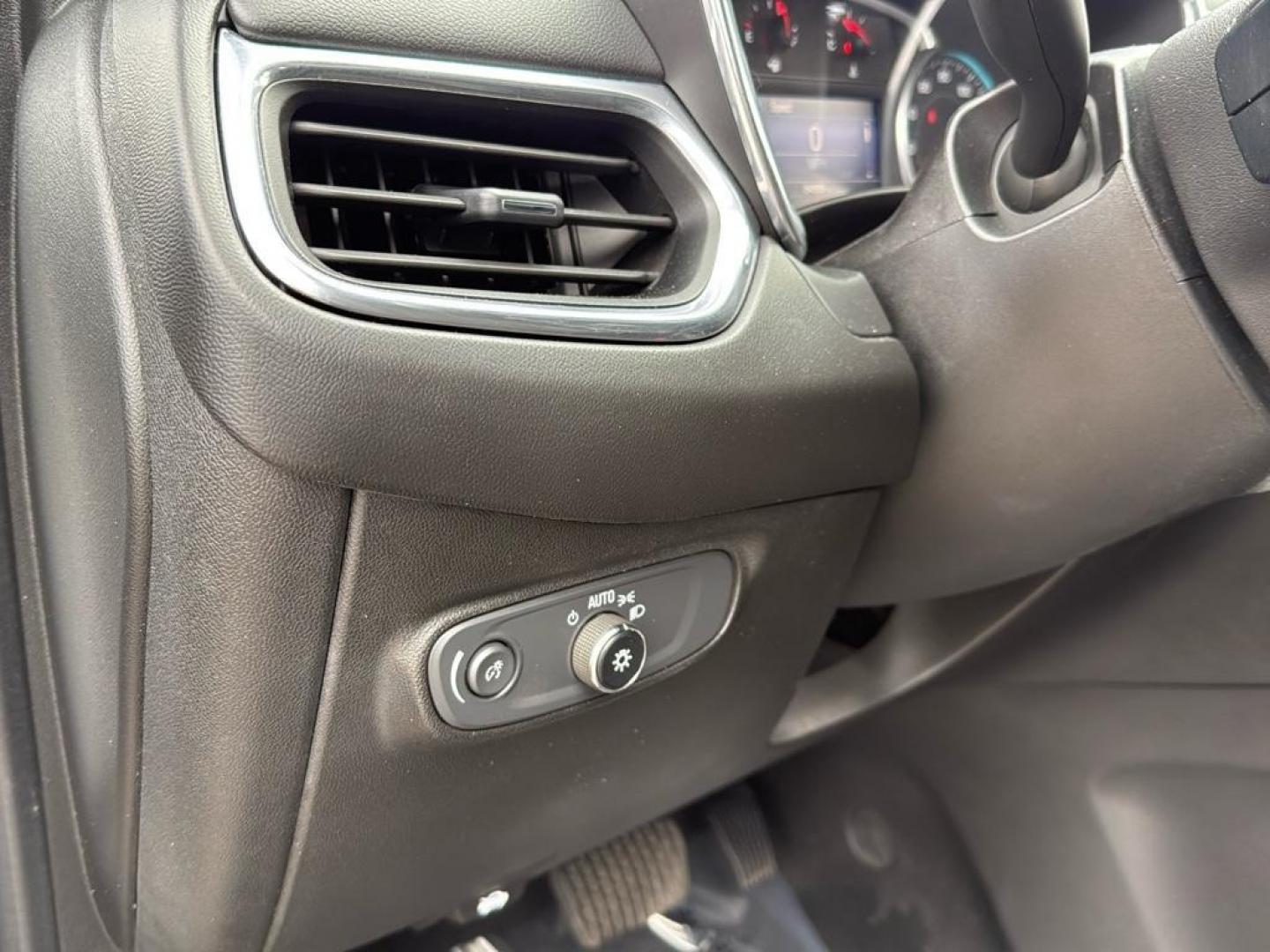 2020 SILVER Chevrolet Equinox LT (1LT) (2GNAXUEV4L6) with an 4 Cyl, 1.5L engine, Automatic transmission, located at 10890 W. Colfax Ave., Lakewood, CO, 80215, (303) 274-7692, 39.739914, -105.120132 - <b>Summary</b><br>Apple/ Android Carplay, Fully Serviced And Ready For Colorado! Non smoker,<br><br><b>Vehicle Details</b><br>Experience the perfect blend of style, efficiency, and versatility with this impressive 2020 Chevrolet Equinox LT (1LT)! This dynamic SUV is ready to elevate your driving exp - Photo#31
