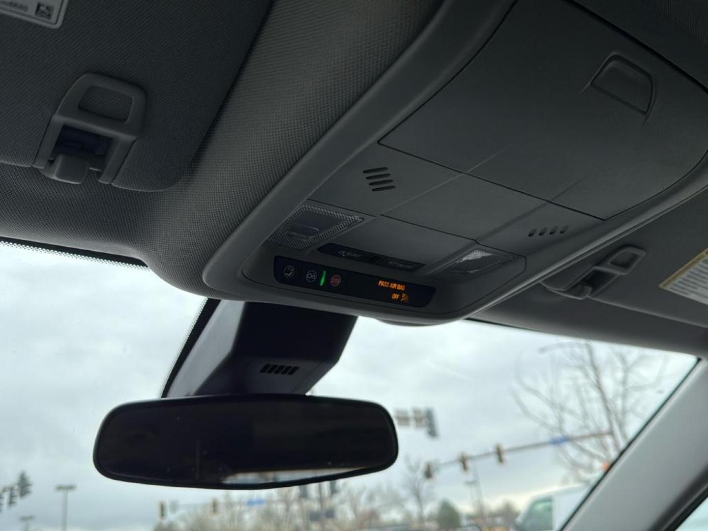 2020 SILVER Chevrolet Equinox LT (1LT) (2GNAXUEV4L6) with an 4 Cyl, 1.5L engine, Automatic transmission, located at 10890 W. Colfax Ave., Lakewood, CO, 80215, (303) 274-7692, 39.739914, -105.120132 - <b>Summary</b><br>Apple/ Android Carplay, Fully Serviced And Ready For Colorado! Non smoker,<br><br><b>Vehicle Details</b><br>Experience the perfect blend of style, efficiency, and versatility with this impressive 2020 Chevrolet Equinox LT (1LT)! This dynamic SUV is ready to elevate your driving exp - Photo#32