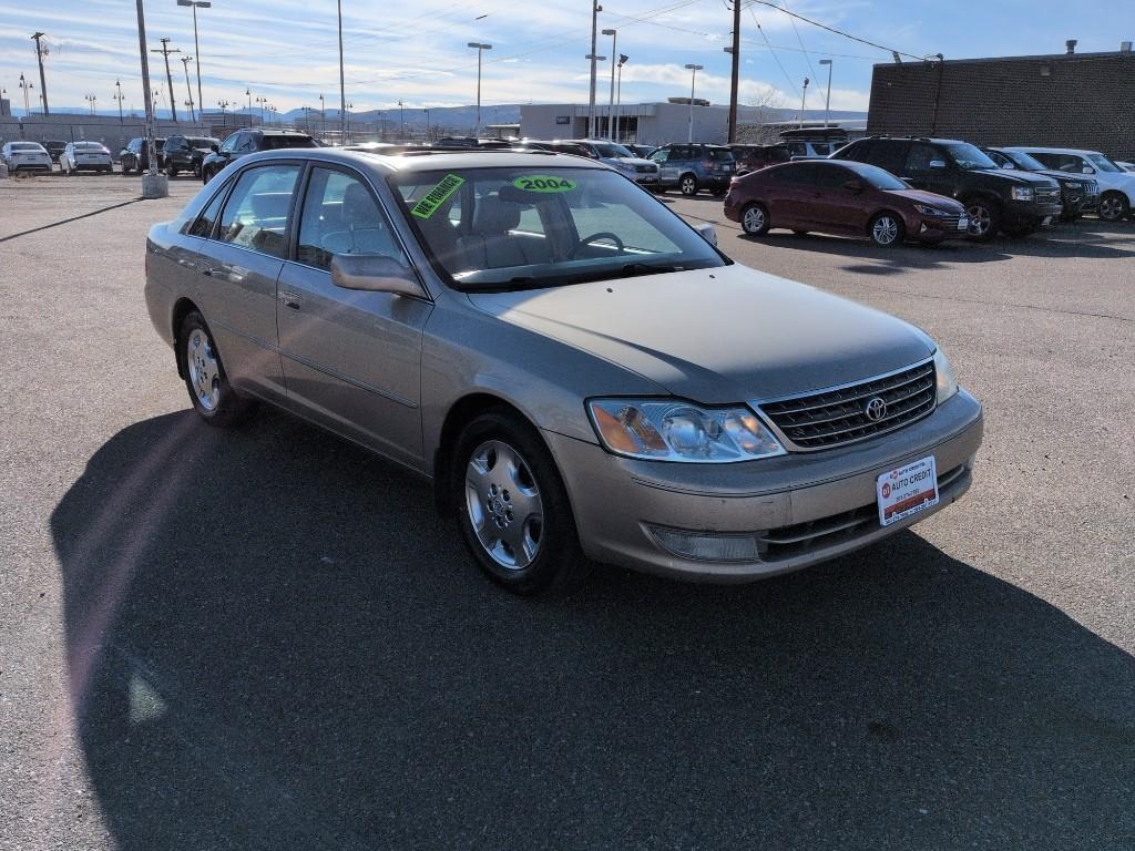 2004 GOLD Toyota Avalon XL (4T1BF28B74U) with an V6, 3.0L engine, Automatic transmission, located at 10890 W. Colfax Ave., Lakewood, CO, 80215, (303) 274-7692, 39.739914, -105.120132 - Photo#2