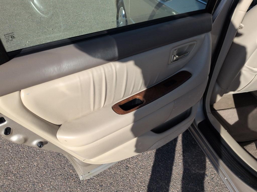 2004 GOLD Toyota Avalon XL (4T1BF28B74U) with an V6, 3.0L engine, Automatic transmission, located at 10890 W. Colfax Ave., Lakewood, CO, 80215, (303) 274-7692, 39.739914, -105.120132 - Photo#15