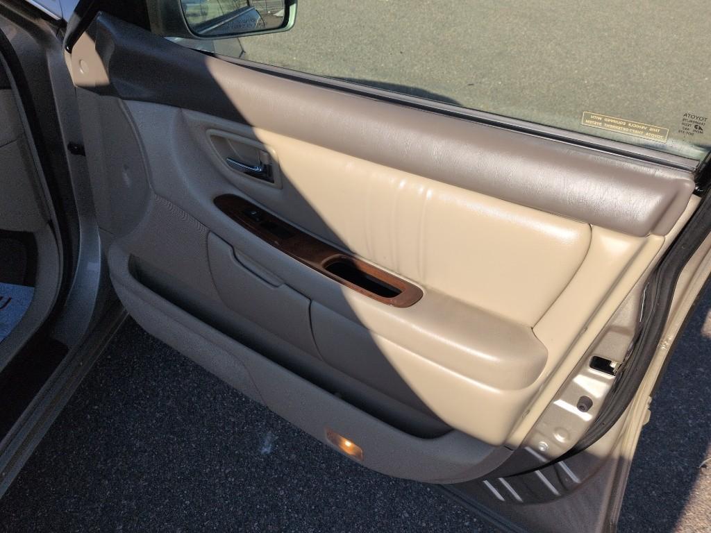 2004 GOLD Toyota Avalon XL (4T1BF28B74U) with an V6, 3.0L engine, Automatic transmission, located at 10890 W. Colfax Ave., Lakewood, CO, 80215, (303) 274-7692, 39.739914, -105.120132 - Photo#17