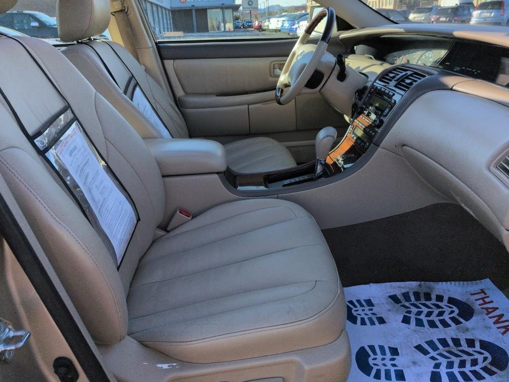 2004 GOLD Toyota Avalon XL (4T1BF28B74U) with an V6, 3.0L engine, Automatic transmission, located at 10890 W. Colfax Ave., Lakewood, CO, 80215, (303) 274-7692, 39.739914, -105.120132 - Photo#18