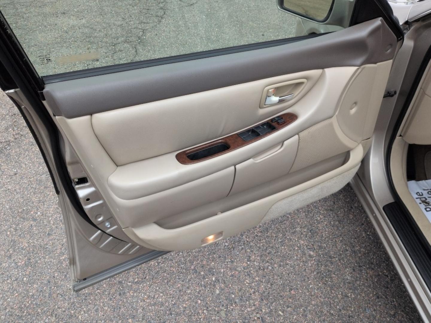 2004 GOLD /EXEMPT Toyota Avalon XL (4T1BF28B74U) with an V6, 3.0L engine, Automatic transmission, located at 10890 W. Colfax Ave., Lakewood, CO, 80215, (303) 274-7692, 39.739914, -105.120132 - Photo#8