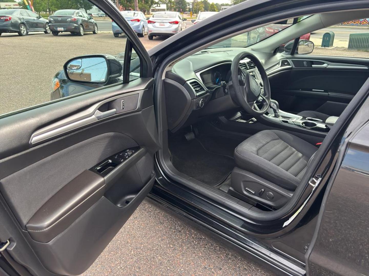 2013 BLACK Ford Fusion SE (3FA6P0HR6DR) with an 4 Cyl, 1.6L engine, Automatic transmission, located at 10890 W. Colfax Ave., Lakewood, CO, 80215, (303) 274-7692, 39.739914, -105.120132 - Photo#13