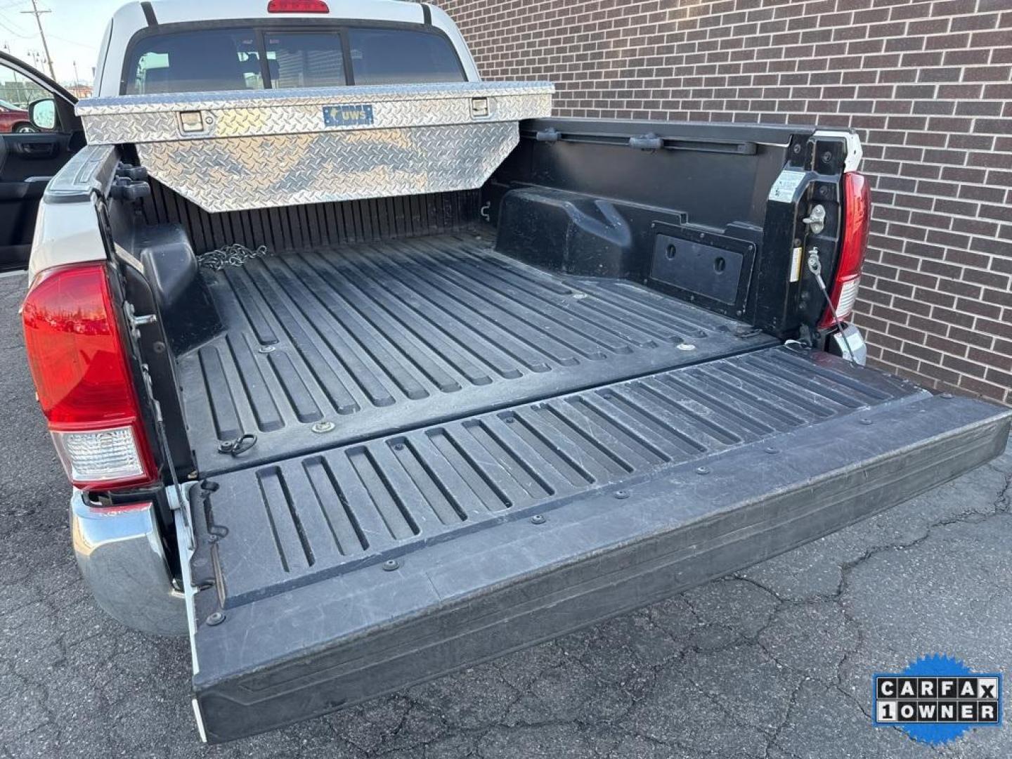 2016 Super White /Cement Gray Toyota Tacoma SR5 (5TFSZ5ANXGX) with an V6 engine, Automatic transmission, located at 10890 W. Colfax Ave., Lakewood, CO, 80215, (303) 274-7692, 39.739914, -105.120132 - 2016 Toyota Tacoma CARFAX One-Owner. 4WD All Cars Have Clean Titles And Are Serviced Before Sale., CarfaxOne Owner, Backup Camera, Non Smoker, No Pet Odor Or Hair, Tacoma SR5, V6, 4WD.<br><br>D1 Auto NEVER charges dealer fees! All cars have clean titles and have been inspected for mechanical issues. - Photo#18