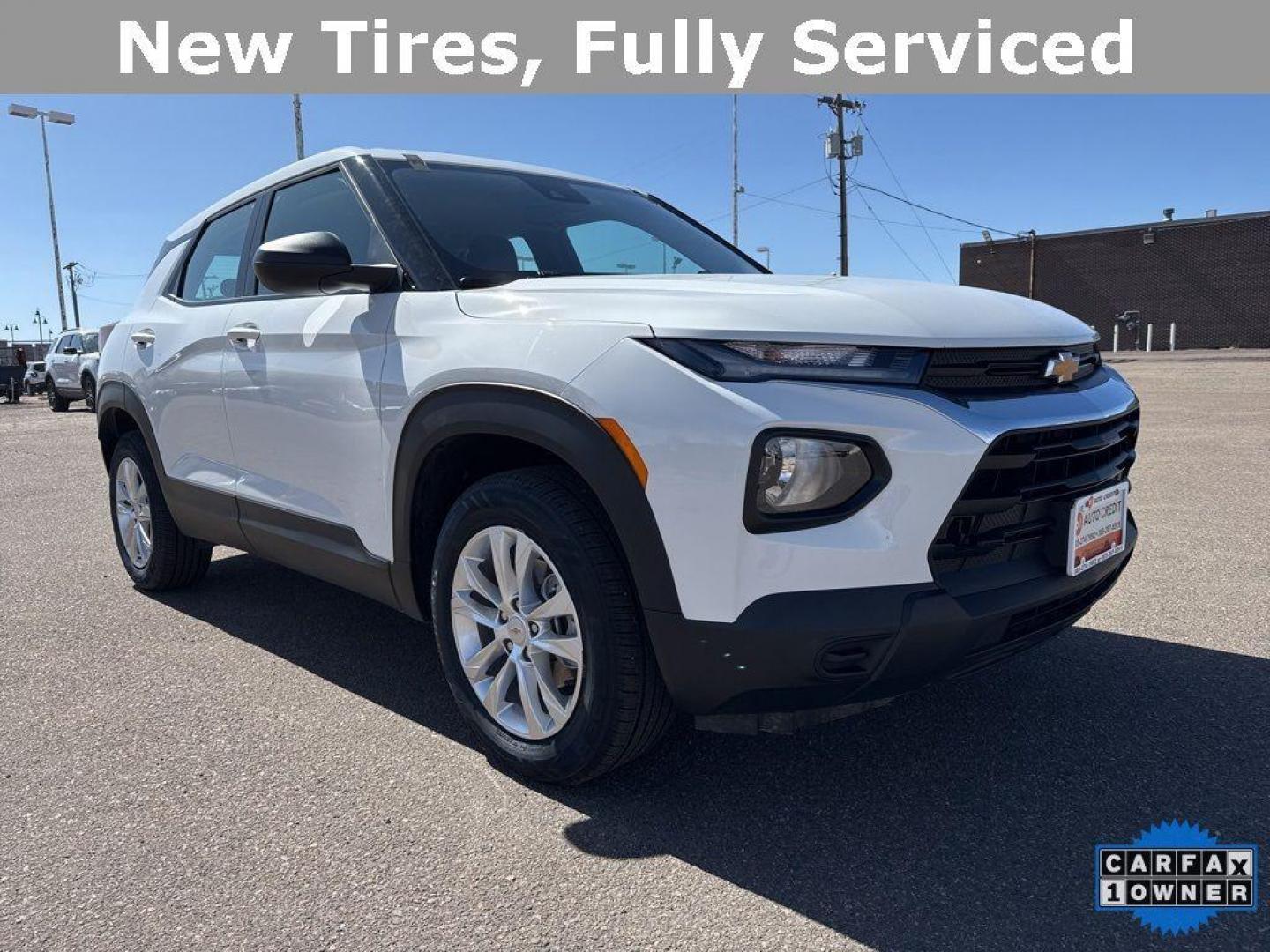 2023 WHITE /GRAY Chevrolet TrailBlazer LS (KL79MNSLXPB) with an 3 Cyl, 1.3L engine, Automatic transmission, located at 10890 W. Colfax Ave., Lakewood, CO, 80215, (303) 274-7692, 39.739914, -105.120132 - Photo#2