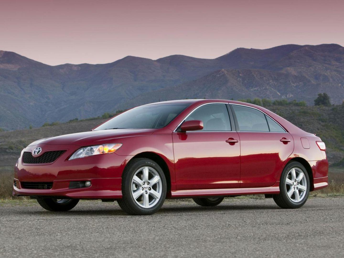 2007 Desert Sand Mica Toyota Camry LE (4T1BK46K27U) with an 3.5L V6 SMPI DOHC engine, Automatic transmission, located at 10890 W. Colfax Ave., Lakewood, CO, 80215, (303) 274-7692, 39.739914, -105.120132 - 2007 Toyota Camry FWD 3.5L V6 SMPI DOHC.<br><br>D1 Auto NEVER charges dealer fees! All cars have clean titles and have been inspected for mechanical issues. We have financing for everyone. Good credit, bad credit, first time buyers.<br>Clean CARFAX. Odometer is 3637 miles below market average!<br>Pl - Photo#0