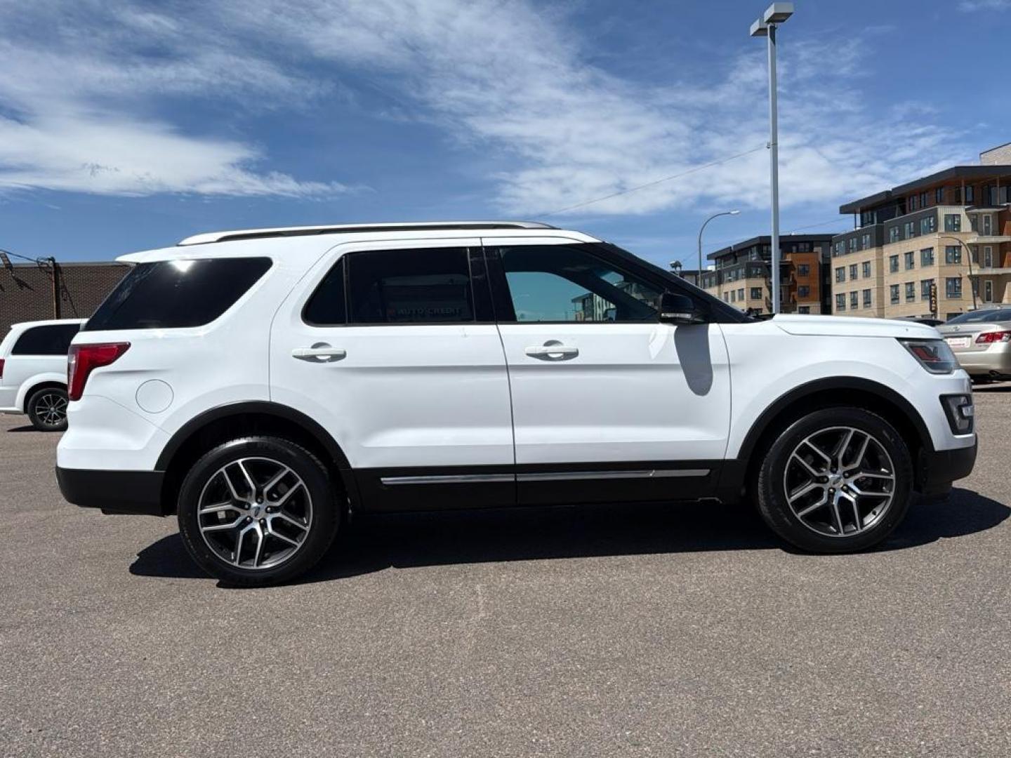 2016 WHITE Ford Explorer XLT (1FM5K8D85GG) with an V6, 3.5L engine, Automatic transmission, located at 10890 W. Colfax Ave., Lakewood, CO, 80215, (303) 274-7692, 39.739914, -105.120132 - Photo#3