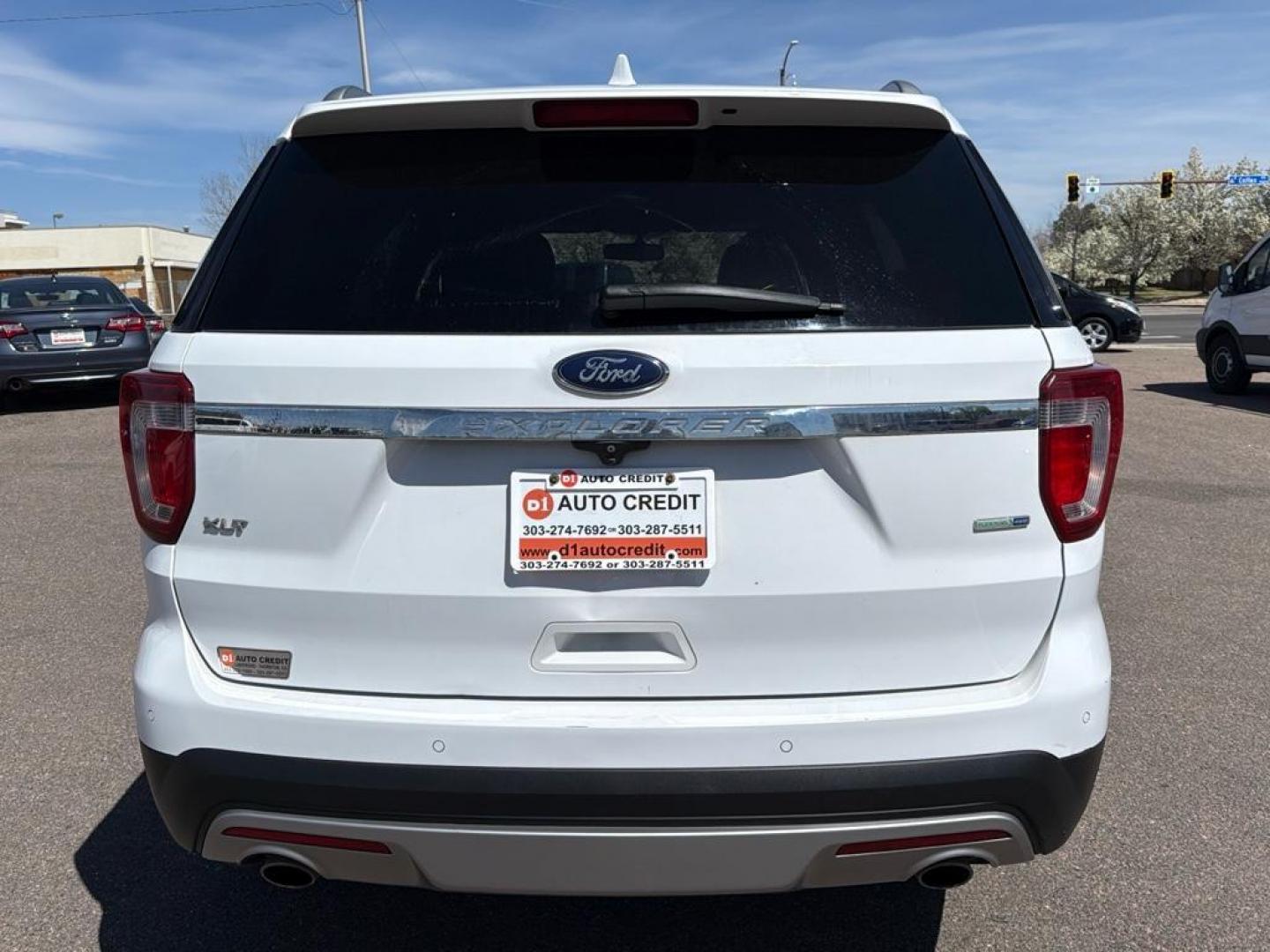 2016 WHITE Ford Explorer XLT (1FM5K8D85GG) with an V6, 3.5L engine, Automatic transmission, located at 10890 W. Colfax Ave., Lakewood, CO, 80215, (303) 274-7692, 39.739914, -105.120132 - Photo#5