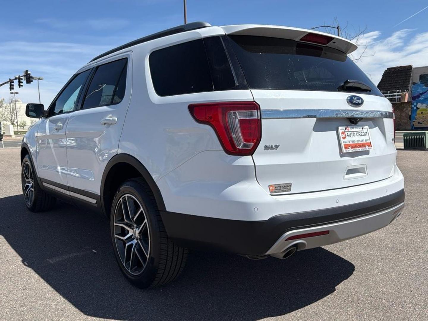 2016 WHITE Ford Explorer XLT (1FM5K8D85GG) with an V6, 3.5L engine, Automatic transmission, located at 10890 W. Colfax Ave., Lakewood, CO, 80215, (303) 274-7692, 39.739914, -105.120132 - Photo#6