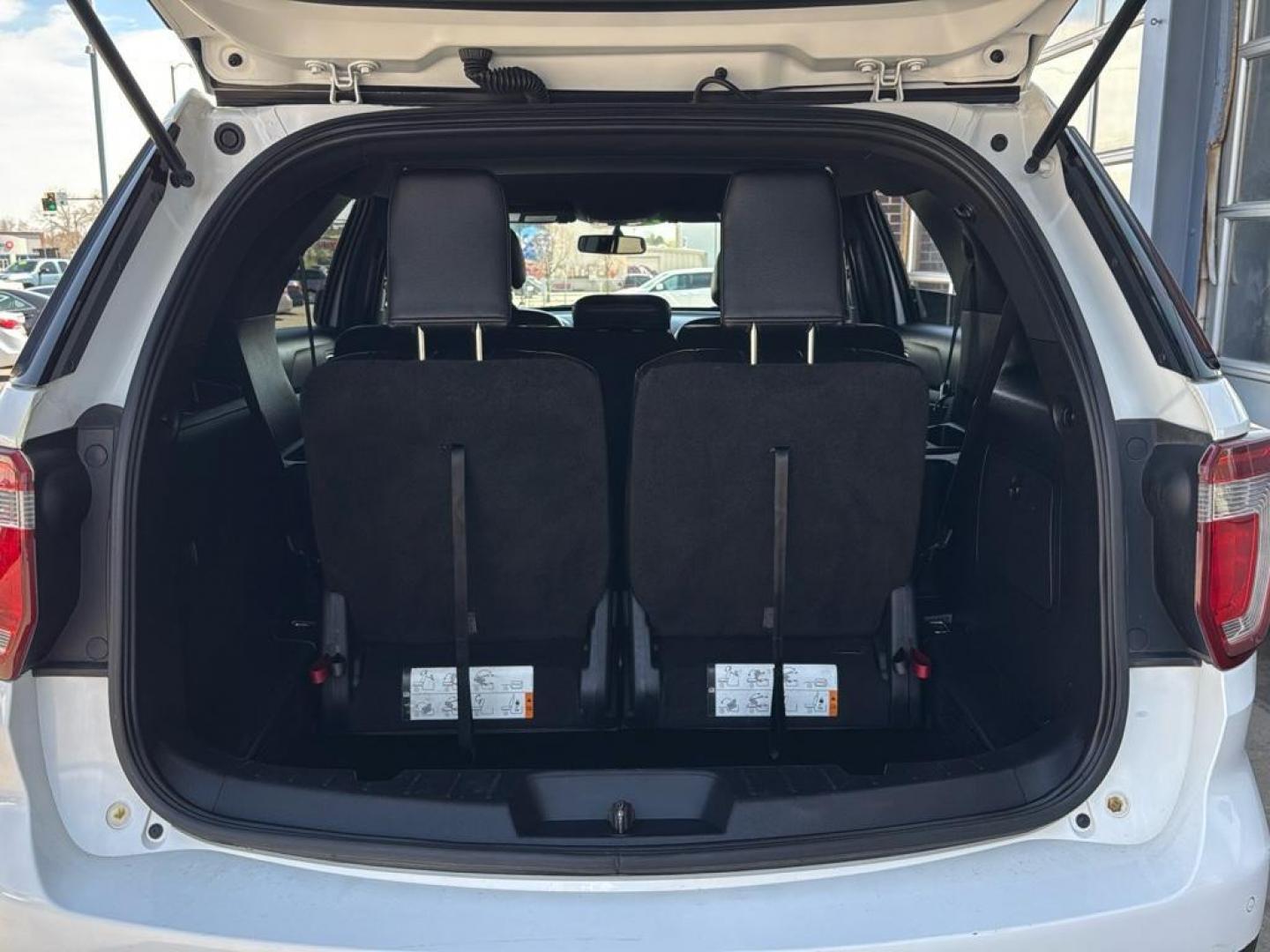 2016 WHITE Ford Explorer XLT (1FM5K8D85GG) with an V6, 3.5L engine, Automatic transmission, located at 10890 W. Colfax Ave., Lakewood, CO, 80215, (303) 274-7692, 39.739914, -105.120132 - Photo#18