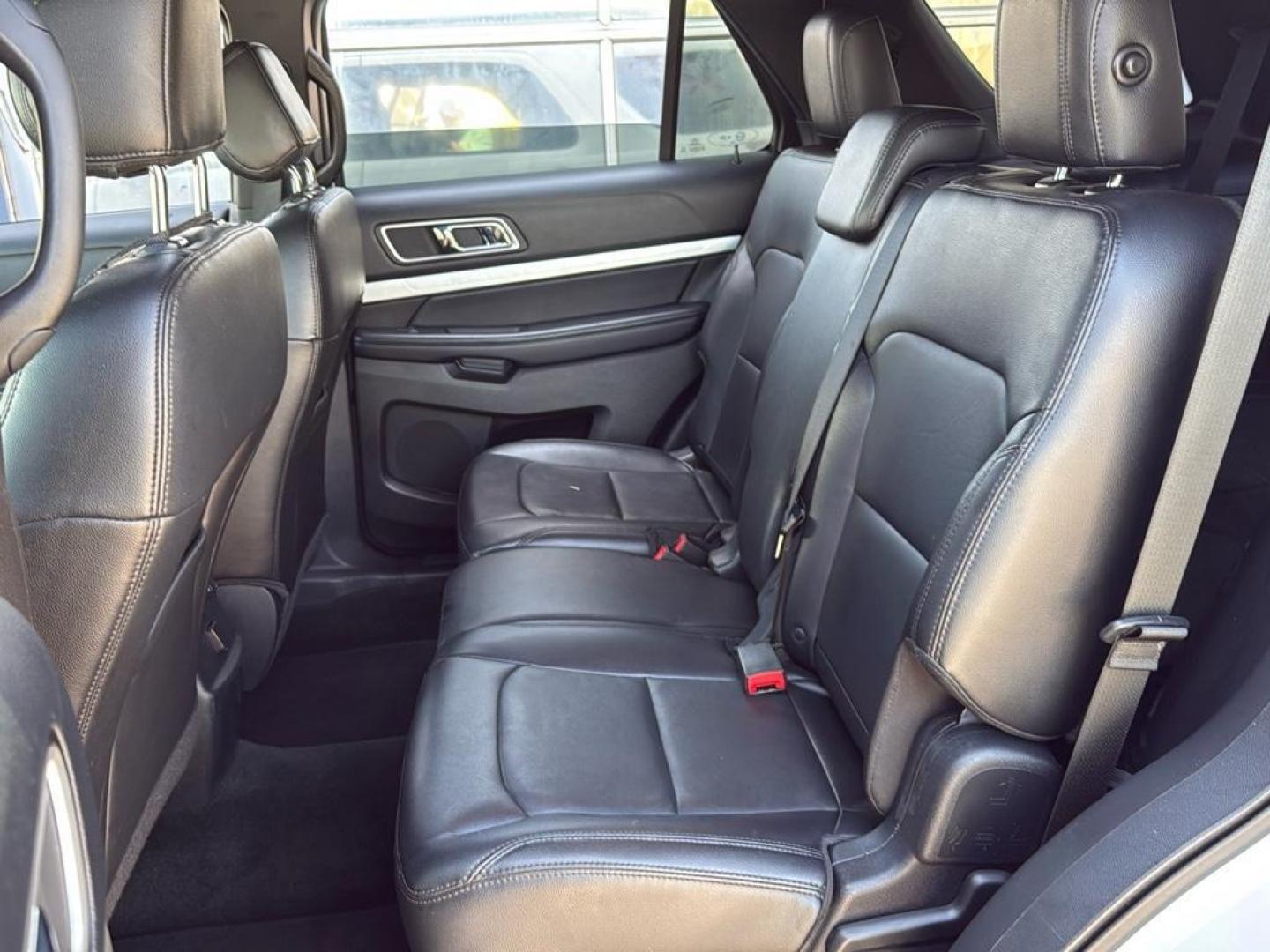 2016 WHITE Ford Explorer XLT (1FM5K8D85GG) with an V6, 3.5L engine, Automatic transmission, located at 10890 W. Colfax Ave., Lakewood, CO, 80215, (303) 274-7692, 39.739914, -105.120132 - Photo#20