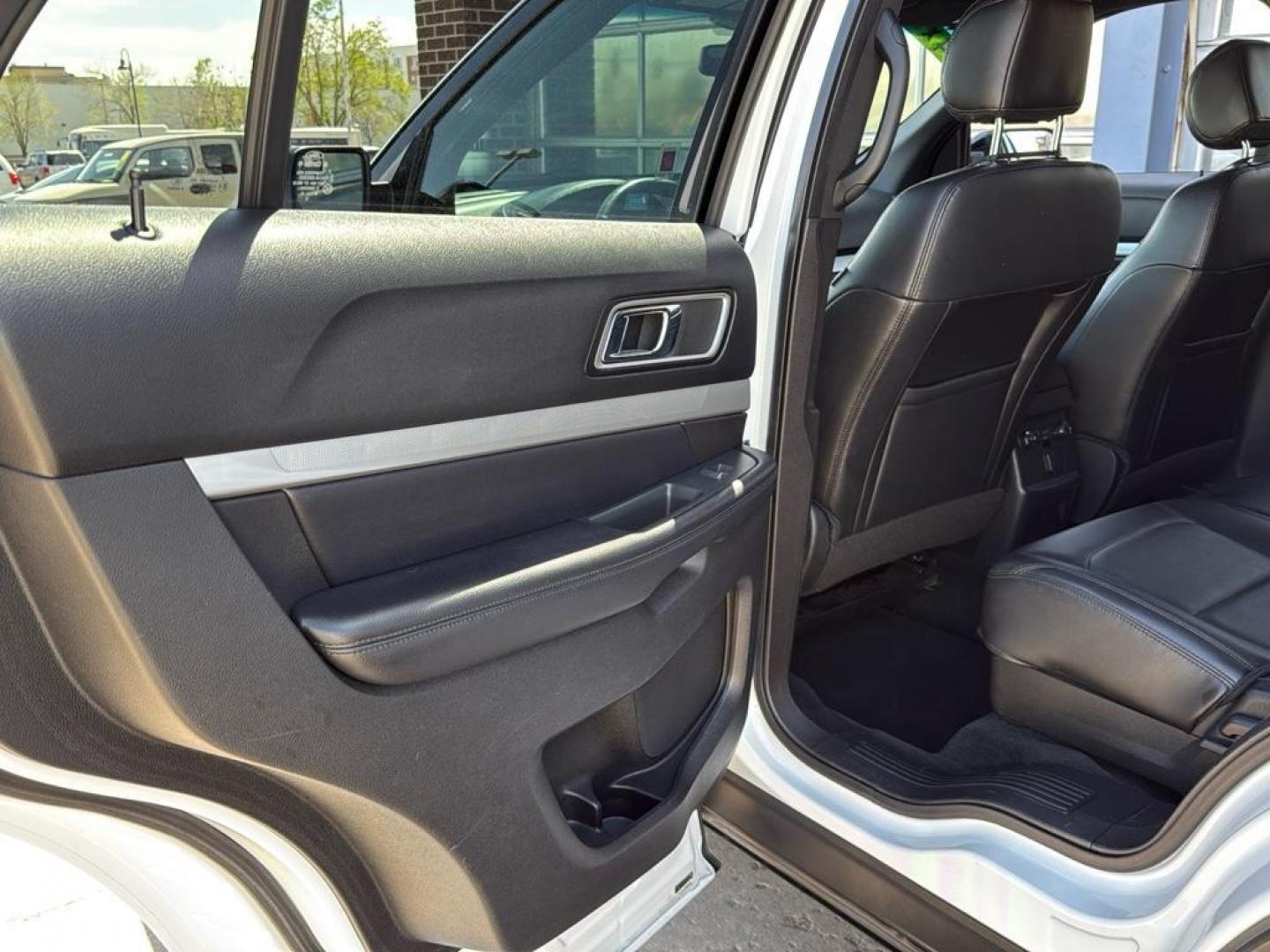 2016 WHITE Ford Explorer XLT (1FM5K8D85GG) with an V6, 3.5L engine, Automatic transmission, located at 10890 W. Colfax Ave., Lakewood, CO, 80215, (303) 274-7692, 39.739914, -105.120132 - Photo#26