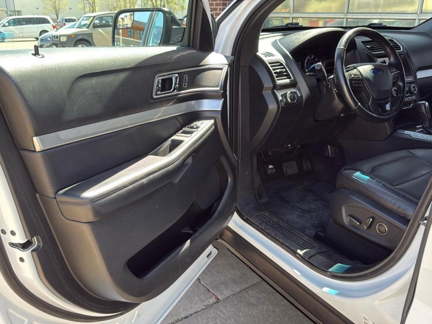 2016 WHITE Ford Explorer XLT (1FM5K8D85GG) with an V6, 3.5L engine, Automatic transmission, located at 10890 W. Colfax Ave., Lakewood, CO, 80215, (303) 274-7692, 39.739914, -105.120132 - Photo#27