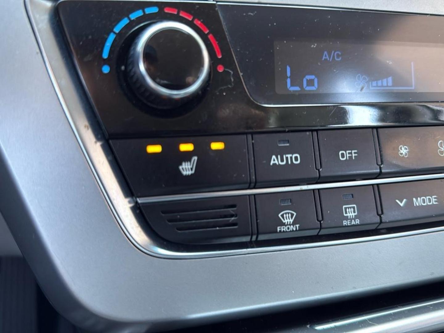 2015 SILVER Hyundai Sonata SPORT (5NPE34AF4FH) with an 4 Cyl, 2.4L engine, Automatic transmission, located at 10890 W. Colfax Ave., Lakewood, CO, 80215, (303) 274-7692, 39.739914, -105.120132 - Photo#18