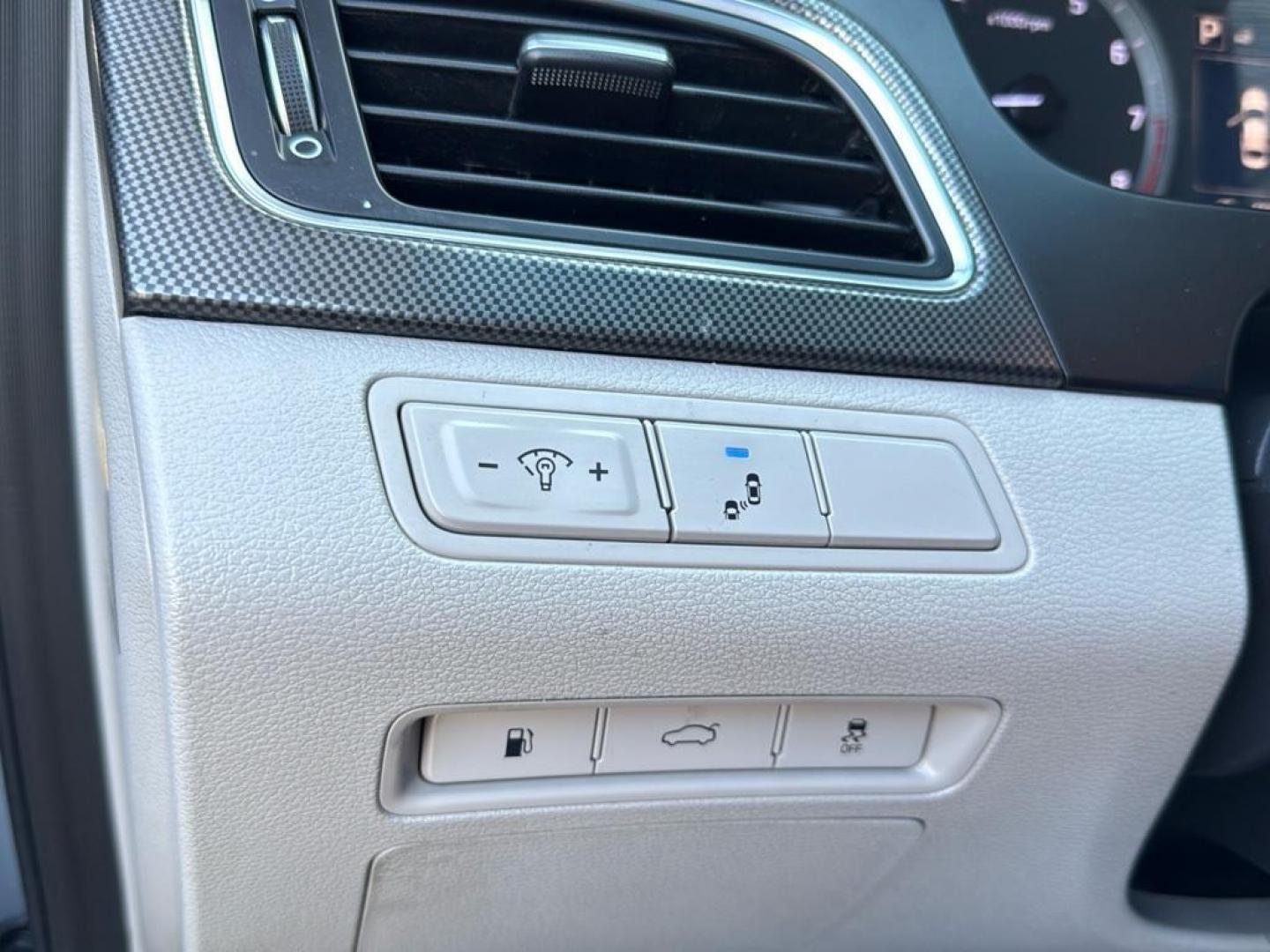 2015 SILVER Hyundai Sonata SPORT (5NPE34AF4FH) with an 4 Cyl, 2.4L engine, Automatic transmission, located at 10890 W. Colfax Ave., Lakewood, CO, 80215, (303) 274-7692, 39.739914, -105.120132 - Photo#20