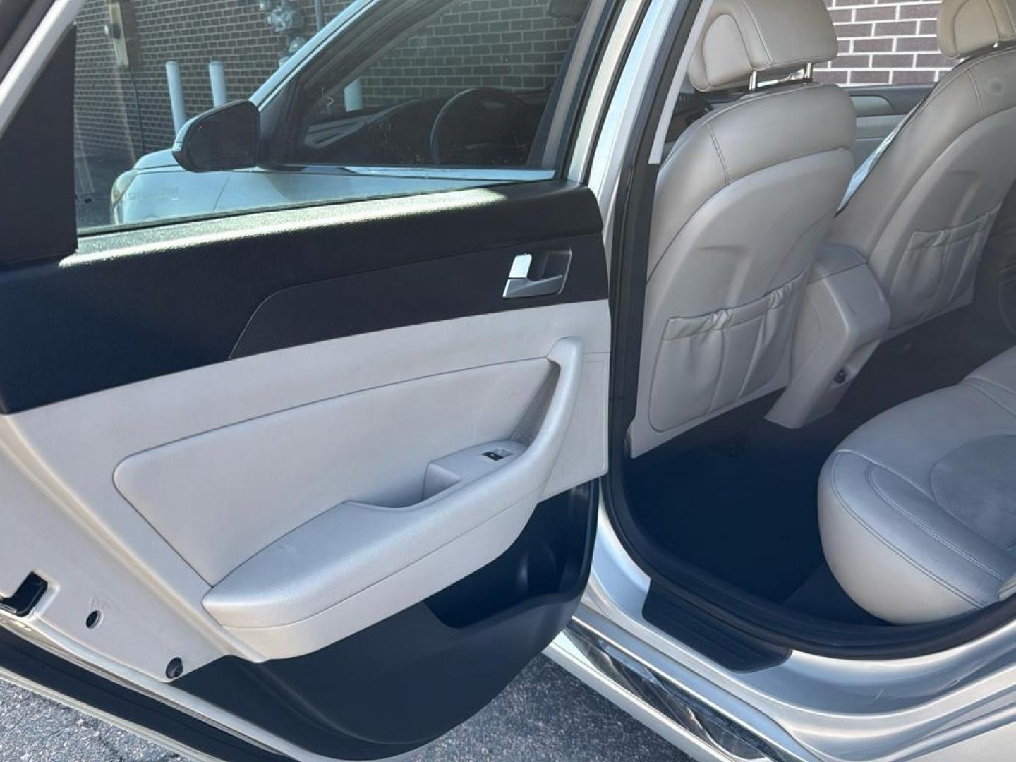 2015 SILVER Hyundai Sonata SPORT (5NPE34AF4FH) with an 4 Cyl, 2.4L engine, Automatic transmission, located at 10890 W. Colfax Ave., Lakewood, CO, 80215, (303) 274-7692, 39.739914, -105.120132 - Photo#29