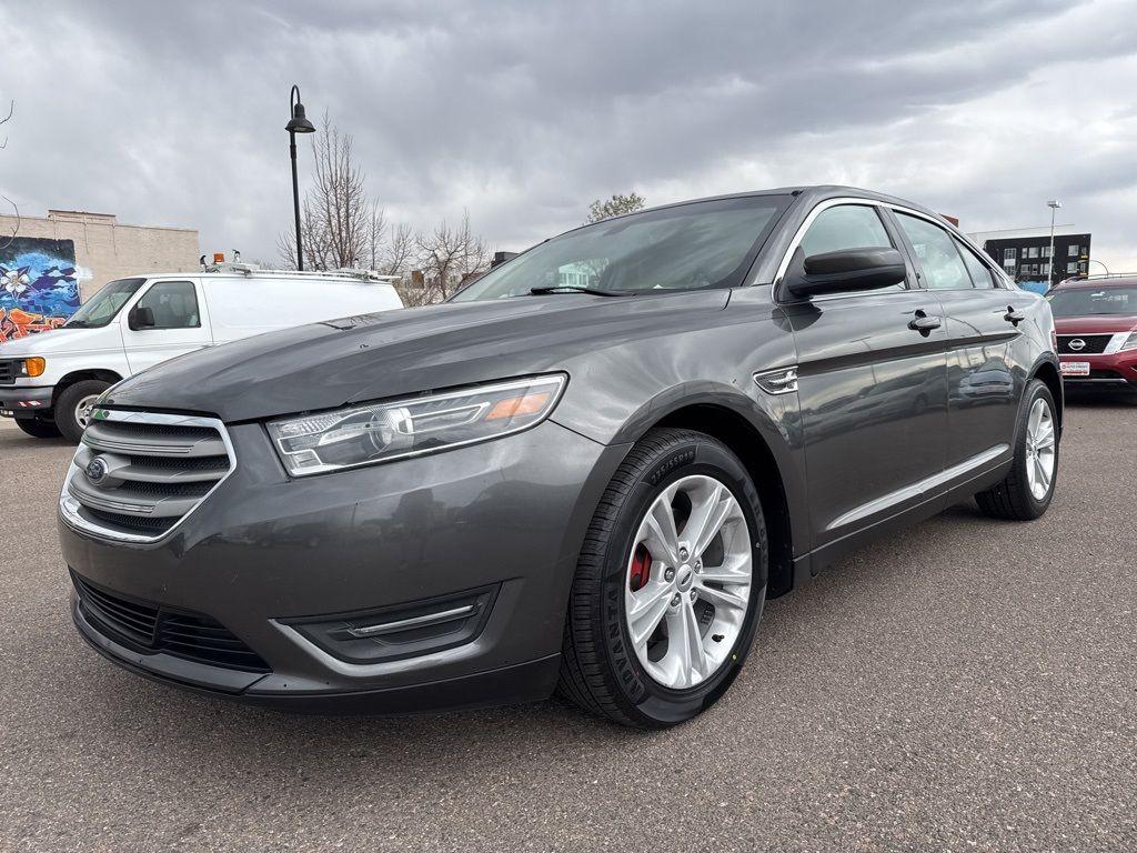 photo of 2016 Ford Taurus SEL
