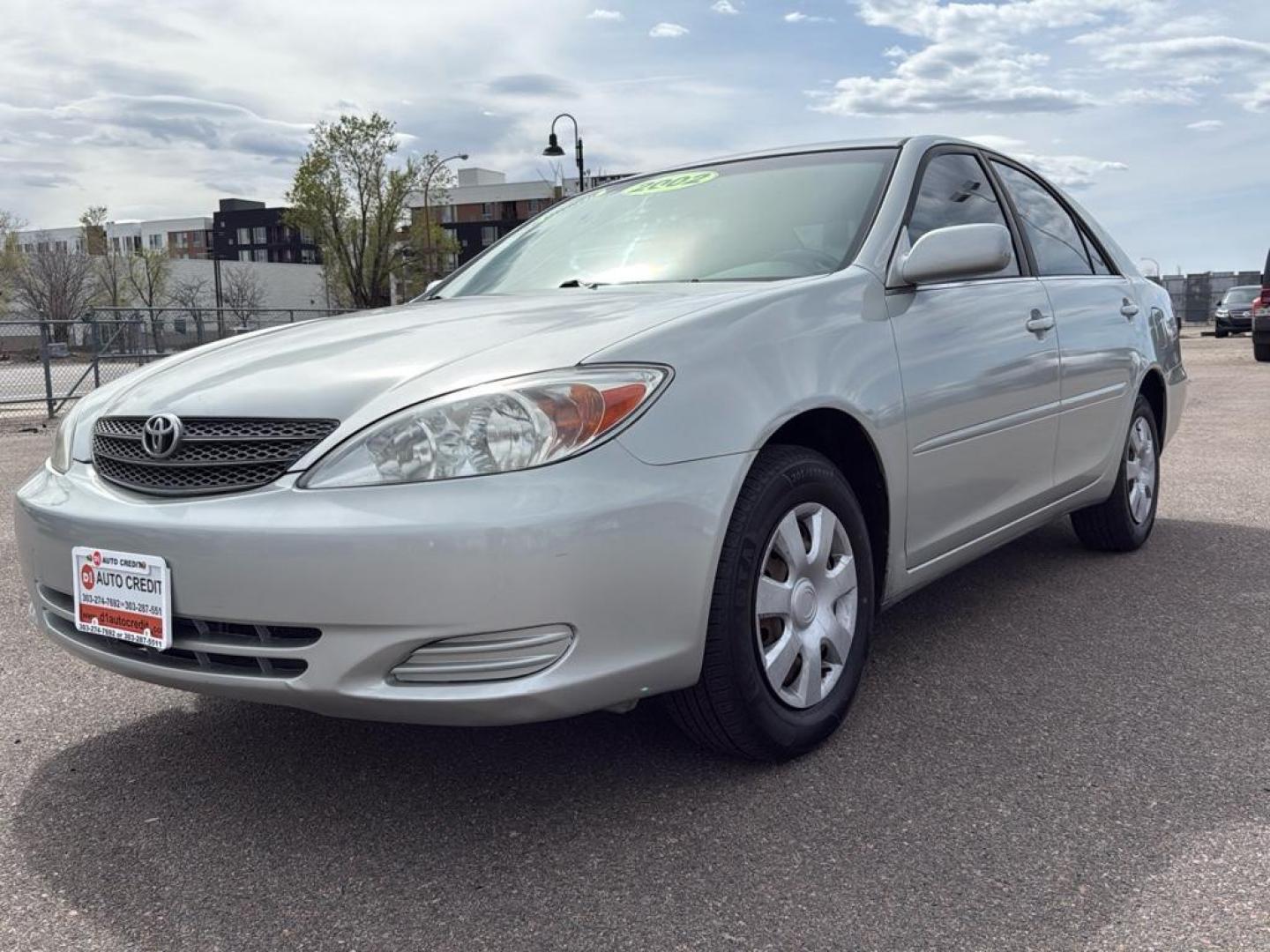 2002 SILVER Toyota Camry LE (JTDBE32K520) with an 4 Cyl, 2.4L engine, Automatic transmission, located at 10890 W. Colfax Ave., Lakewood, CO, 80215, (303) 274-7692, 39.739914, -105.120132 - Photo#1
