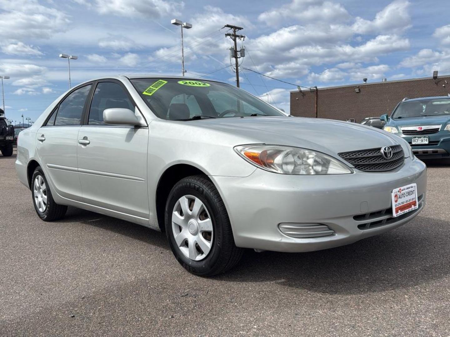 2002 SILVER Toyota Camry LE (JTDBE32K520) with an 4 Cyl, 2.4L engine, Automatic transmission, located at 10890 W. Colfax Ave., Lakewood, CO, 80215, (303) 274-7692, 39.739914, -105.120132 - Photo#3