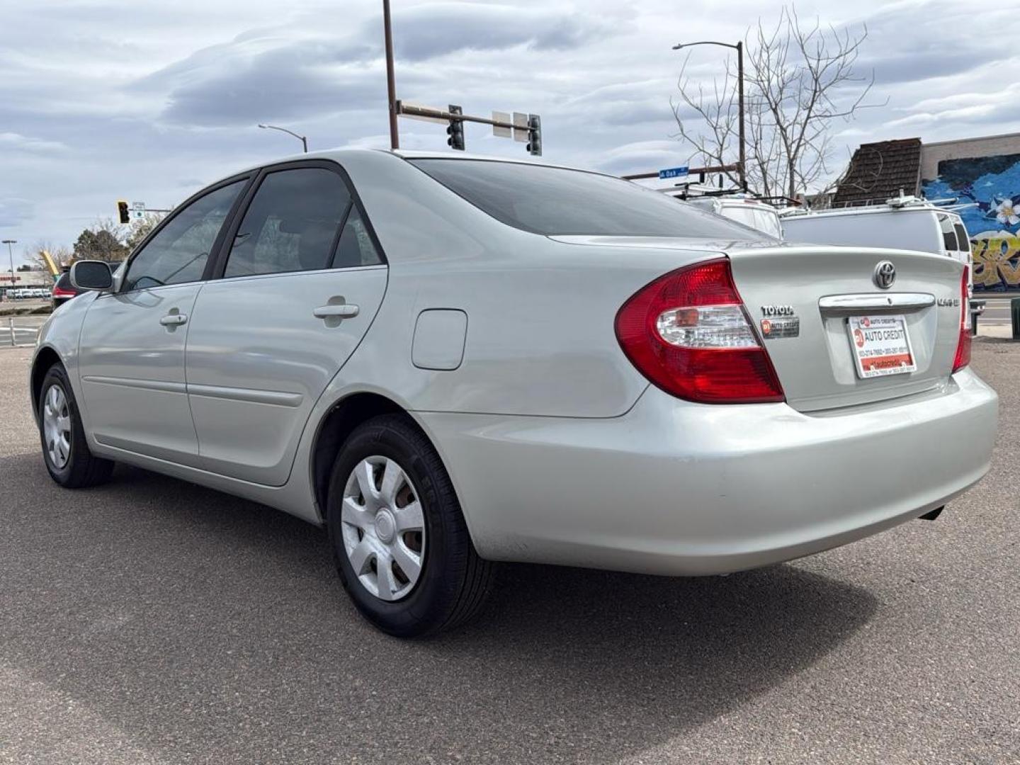 2002 SILVER Toyota Camry LE (JTDBE32K520) with an 4 Cyl, 2.4L engine, Automatic transmission, located at 10890 W. Colfax Ave., Lakewood, CO, 80215, (303) 274-7692, 39.739914, -105.120132 - Photo#7
