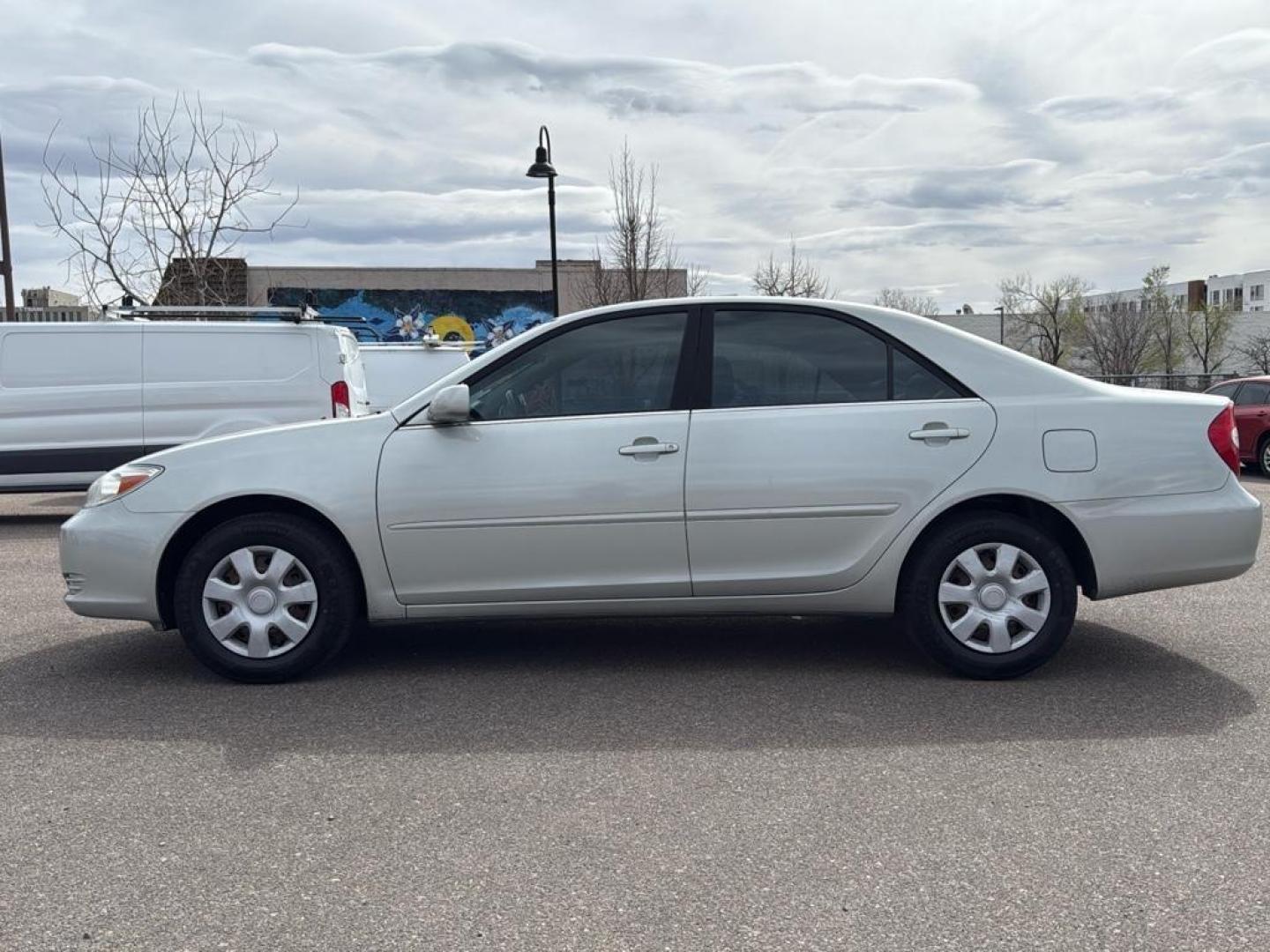 2002 SILVER Toyota Camry LE (JTDBE32K520) with an 4 Cyl, 2.4L engine, Automatic transmission, located at 10890 W. Colfax Ave., Lakewood, CO, 80215, (303) 274-7692, 39.739914, -105.120132 - Photo#8