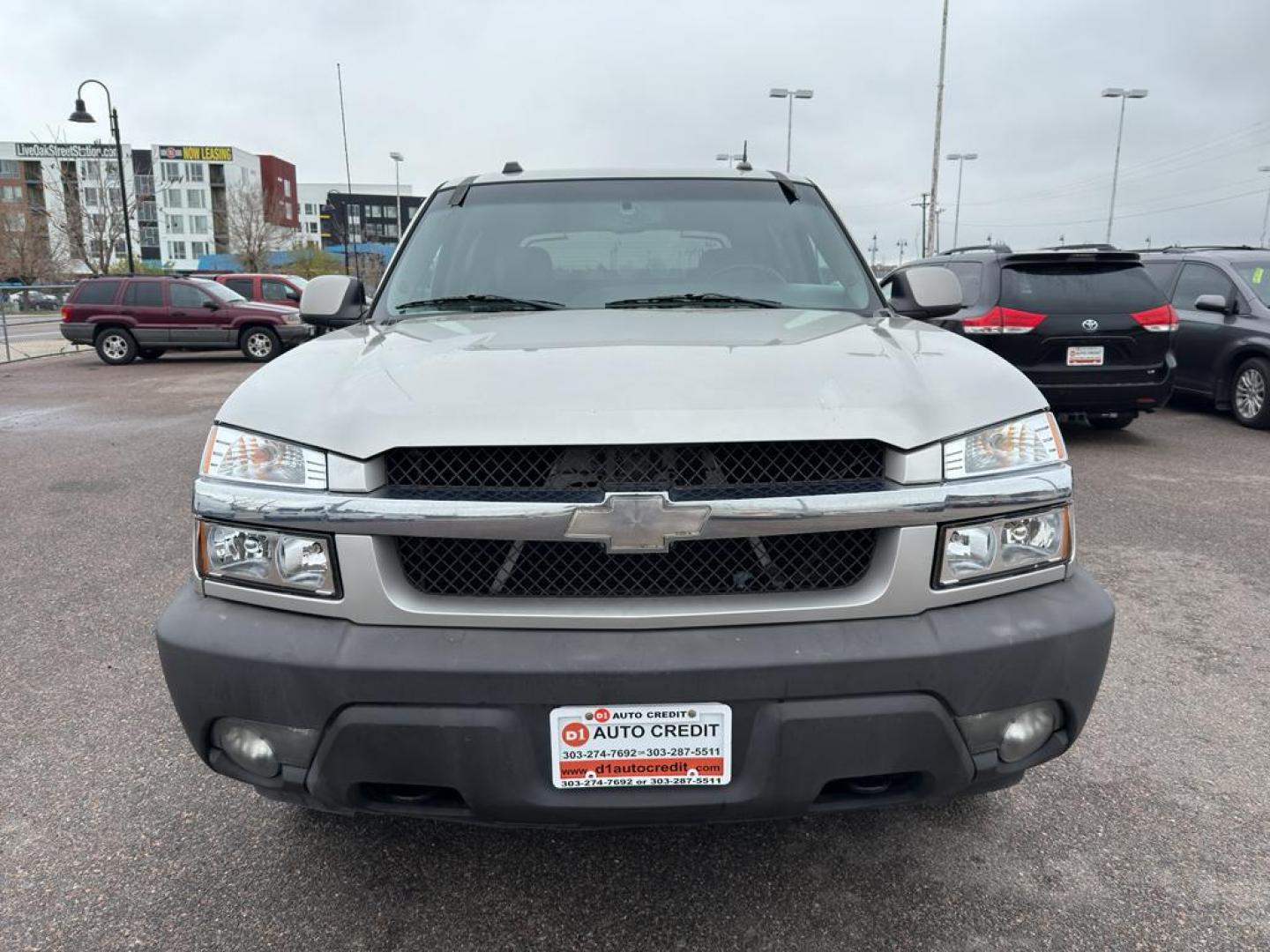 2005 SILVER Chevrolet Avalanche 1500 4WD (3GNEK12Z15G) with an V8, 5.3L engine, Automatic transmission, located at 10890 W. Colfax Ave., Lakewood, CO, 80215, (303) 274-7692, 39.739914, -105.120132 - Photo#1