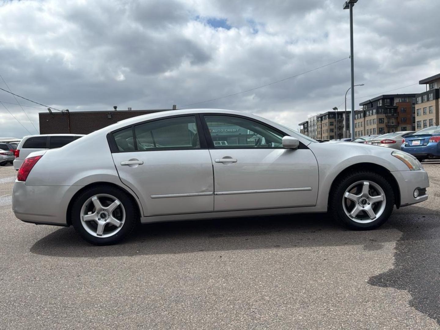 2005 SILVER Nissan Maxima SE (1N4BA41E55C) with an V6, 3.5L engine, Automatic transmission, located at 10890 W. Colfax Ave., Lakewood, CO, 80215, (303) 274-7692, 39.739914, -105.120132 - Photo#4
