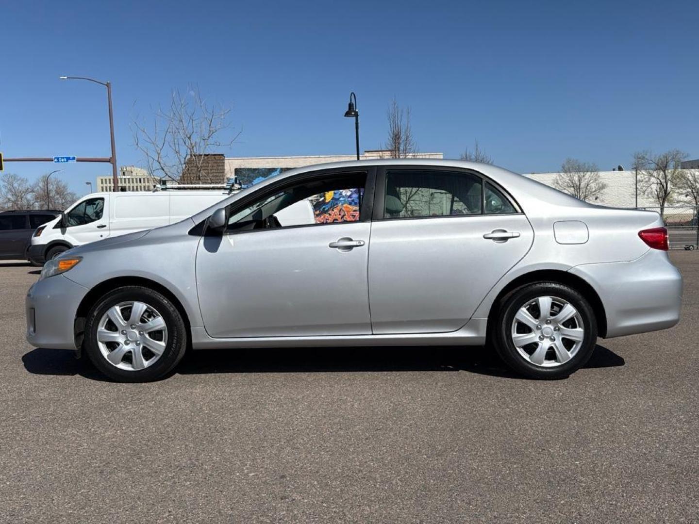 2013 SILVER Toyota Corolla LE (2T1BU4EE7DC) with an 4 Cyl, 1.8L engine, Automatic 5-Speed transmission, located at 10890 W. Colfax Ave., Lakewood, CO, 80215, (303) 274-7692, 39.739914, -105.120132 - Photo#7