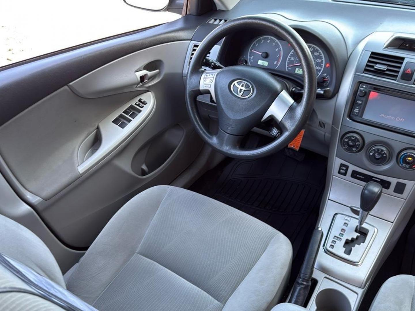 2013 SILVER Toyota Corolla LE (2T1BU4EE7DC) with an 4 Cyl, 1.8L engine, Automatic 5-Speed transmission, located at 10890 W. Colfax Ave., Lakewood, CO, 80215, (303) 274-7692, 39.739914, -105.120132 - Photo#9
