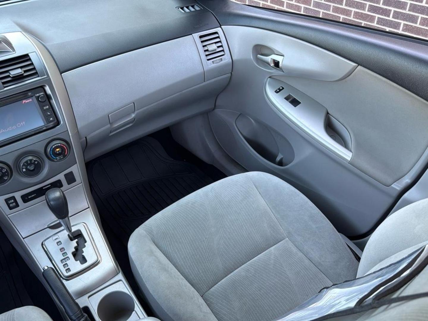 2013 SILVER Toyota Corolla LE (2T1BU4EE7DC) with an 4 Cyl, 1.8L engine, Automatic 5-Speed transmission, located at 10890 W. Colfax Ave., Lakewood, CO, 80215, (303) 274-7692, 39.739914, -105.120132 - Photo#10